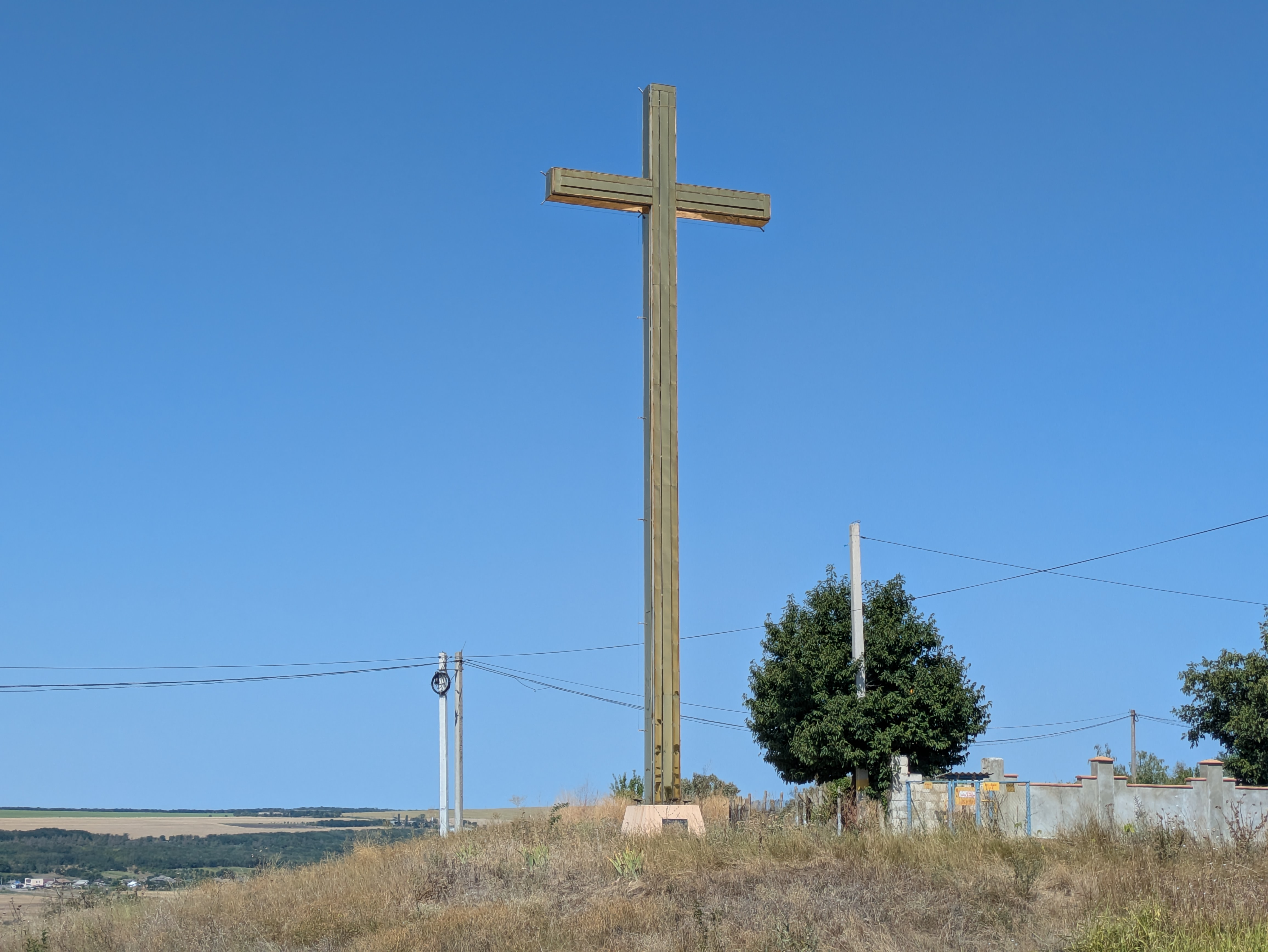 MD, Raionul Cimişlia, Satul Gradişte, Crucea aurie din centrul Satului Gradiște 