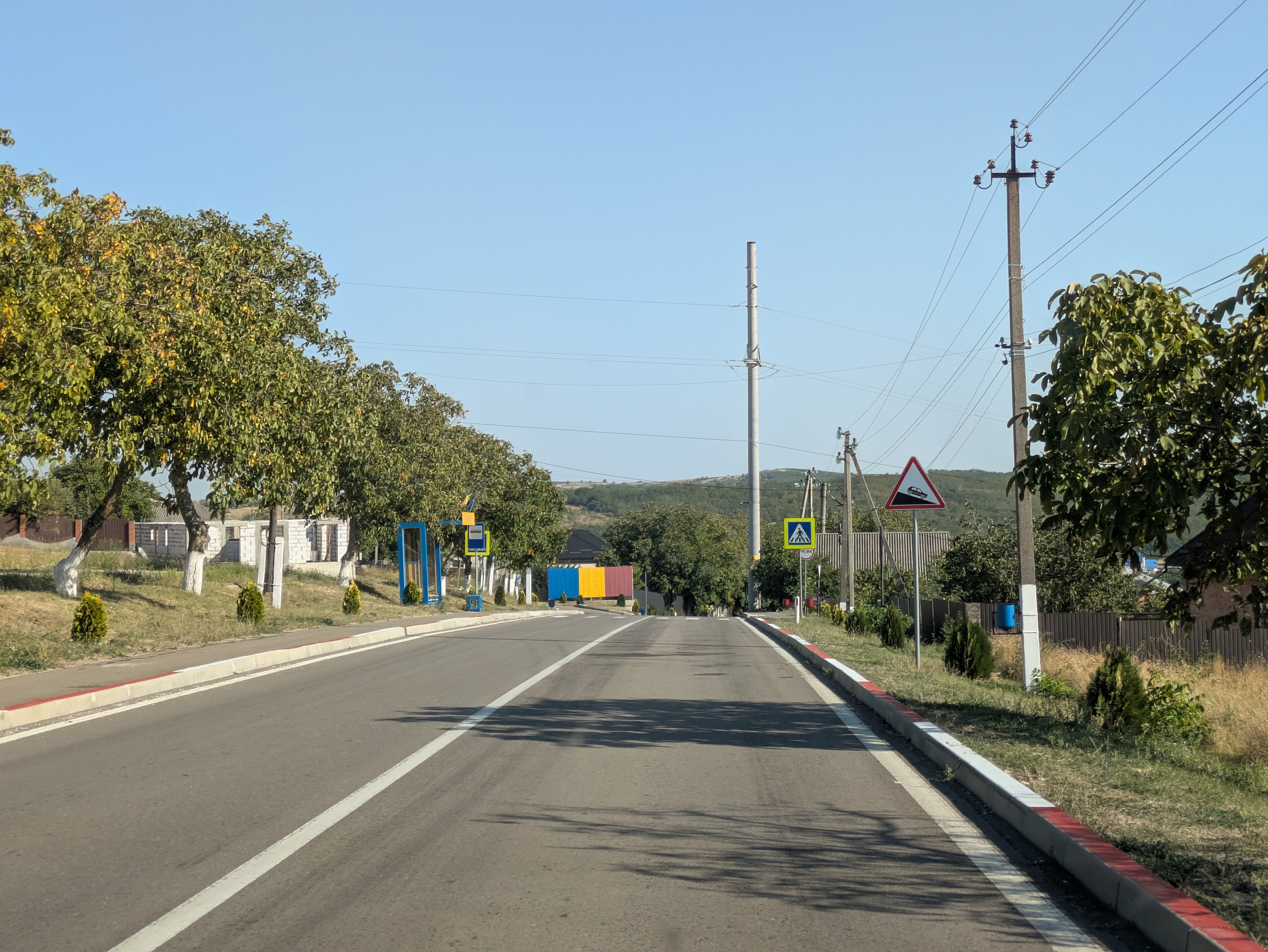 MD, Raionul Ialoveni, Satul Pojăreni, Drumul prin sat