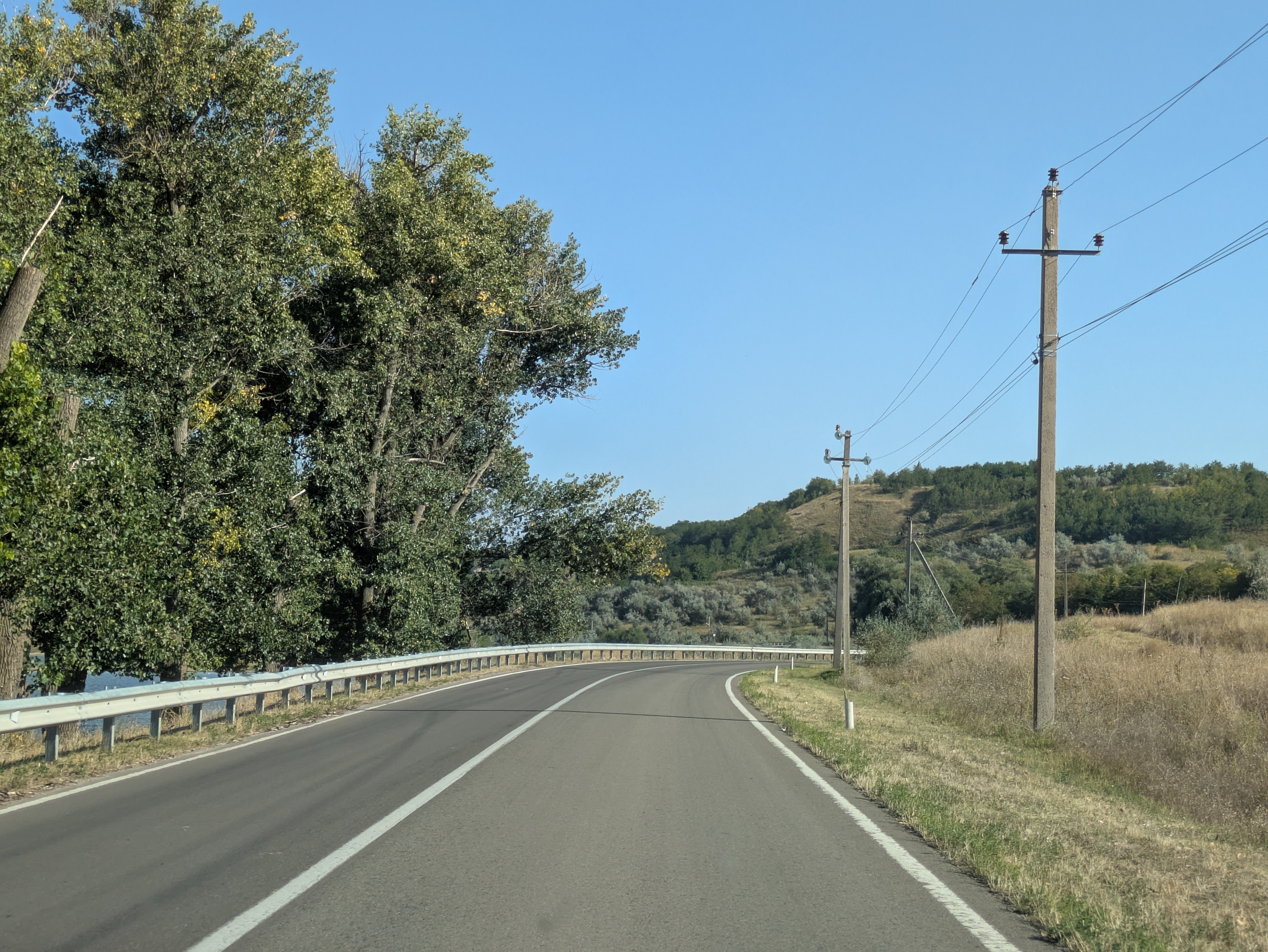 MD, District Ialoveni, Satul Costesti, Drumul L465 Pojareni - Costesti 