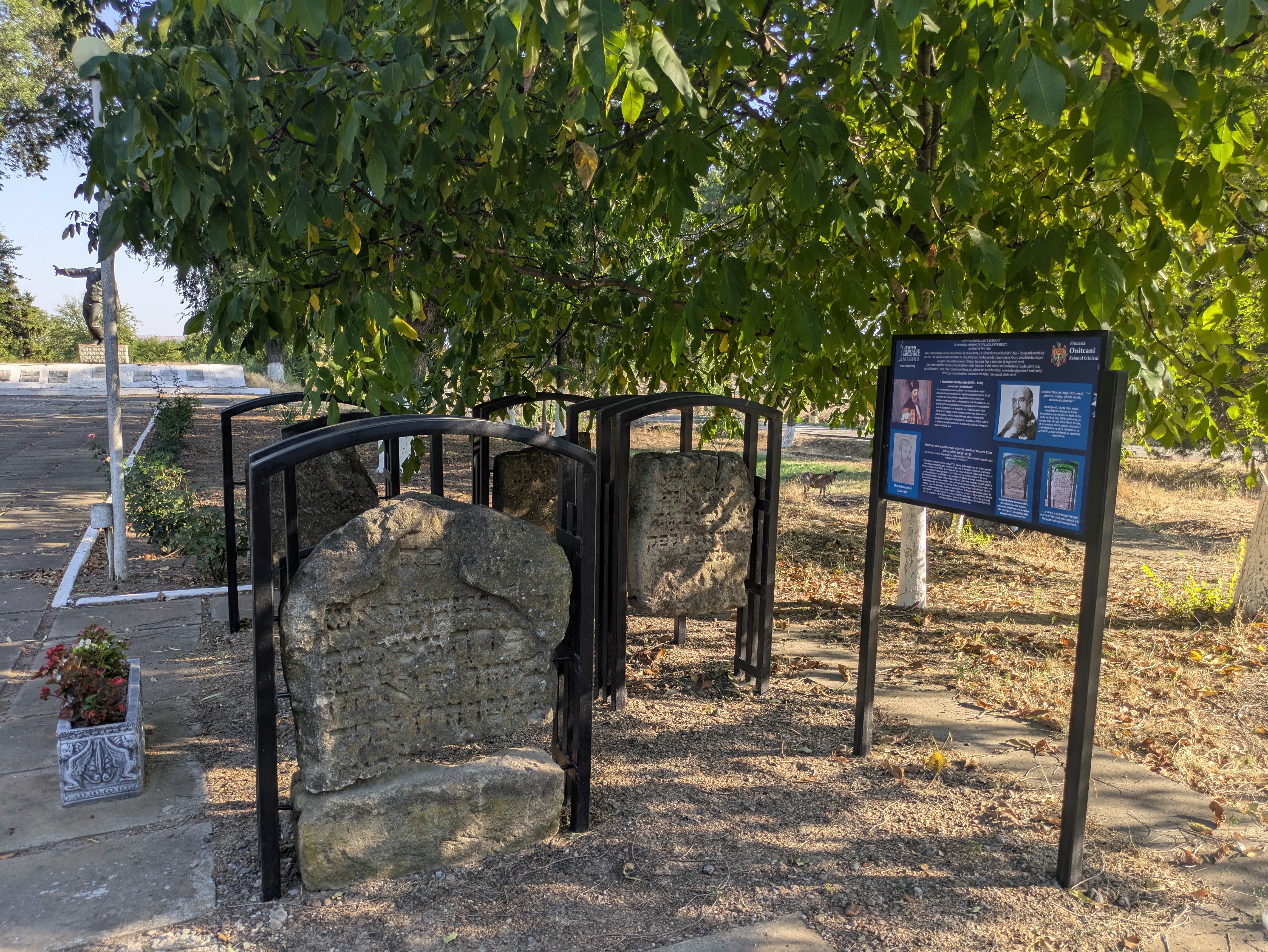 MD, District Criuleni, Satul Onitcani, Monumentul Evreilor 