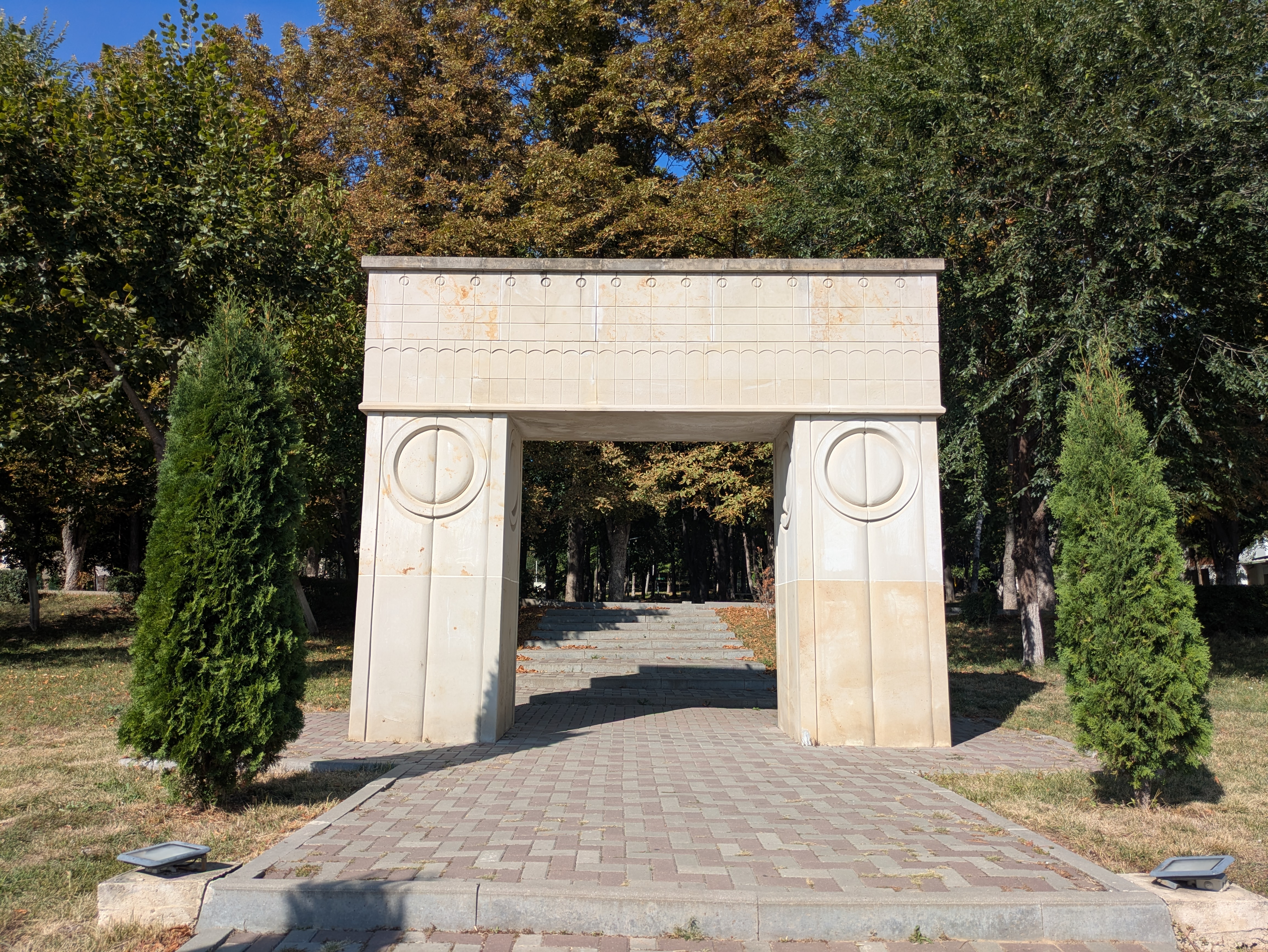 MD, Orasul Călăraşi, Poarta sărutului la Călărași 