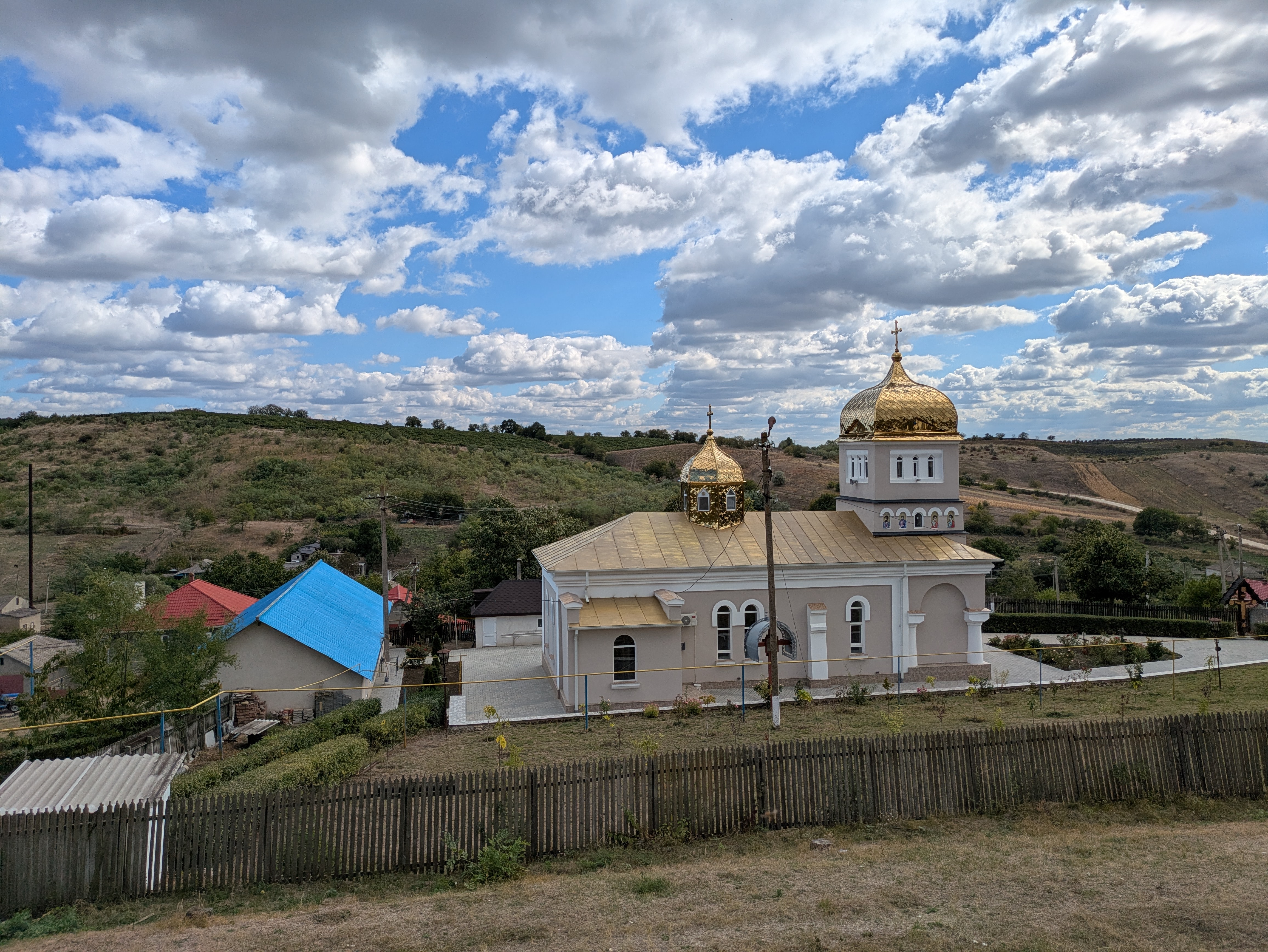 MD, Raionul Cimişlia, Satul Lipoveni, Biserica, Vedere de la Liceu 
