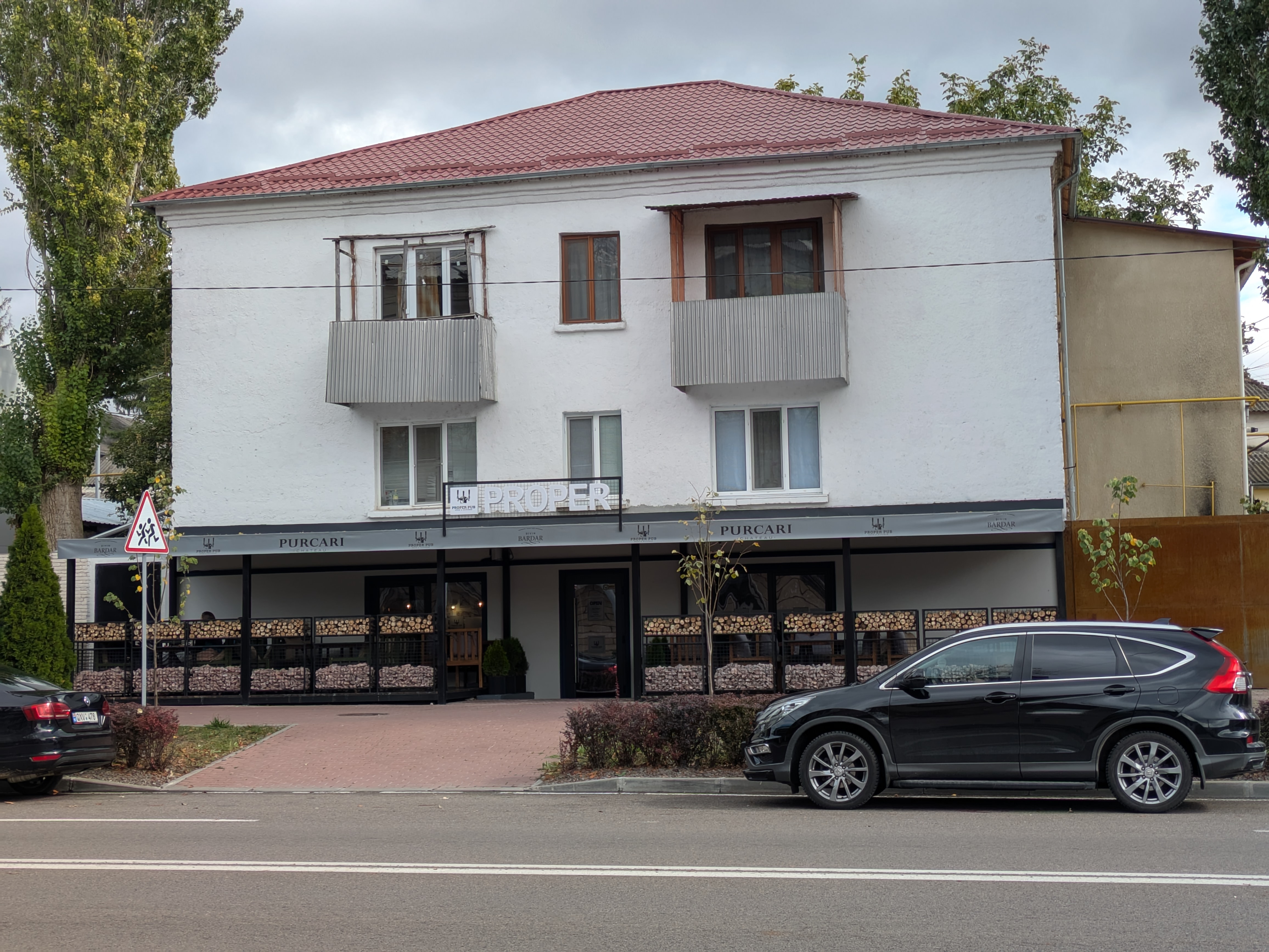 MD, Orasul Orhei, Proper Pub