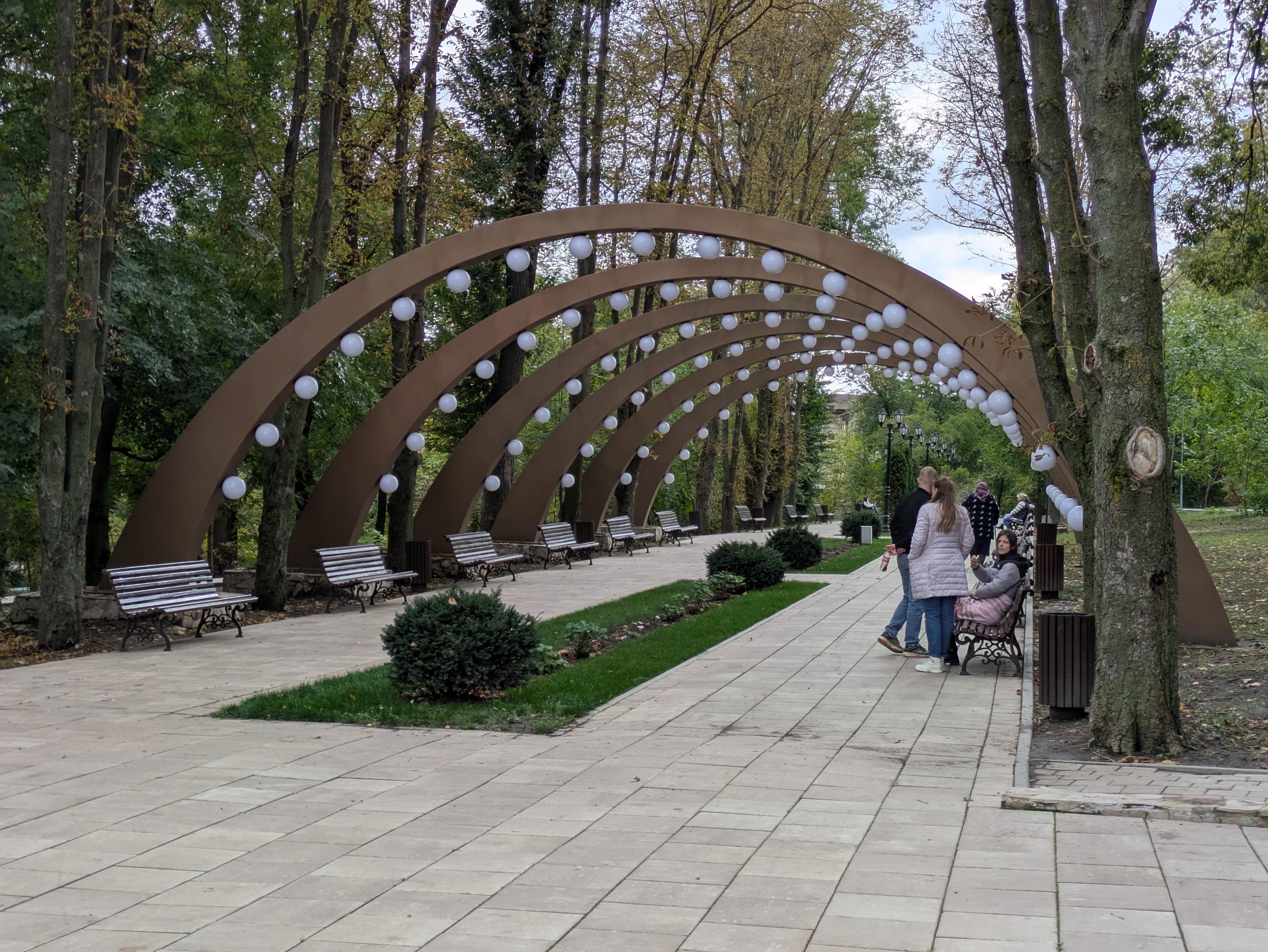 MD, Orasul Orhei, Pasaje cu lumini in Parcul central Orhei 