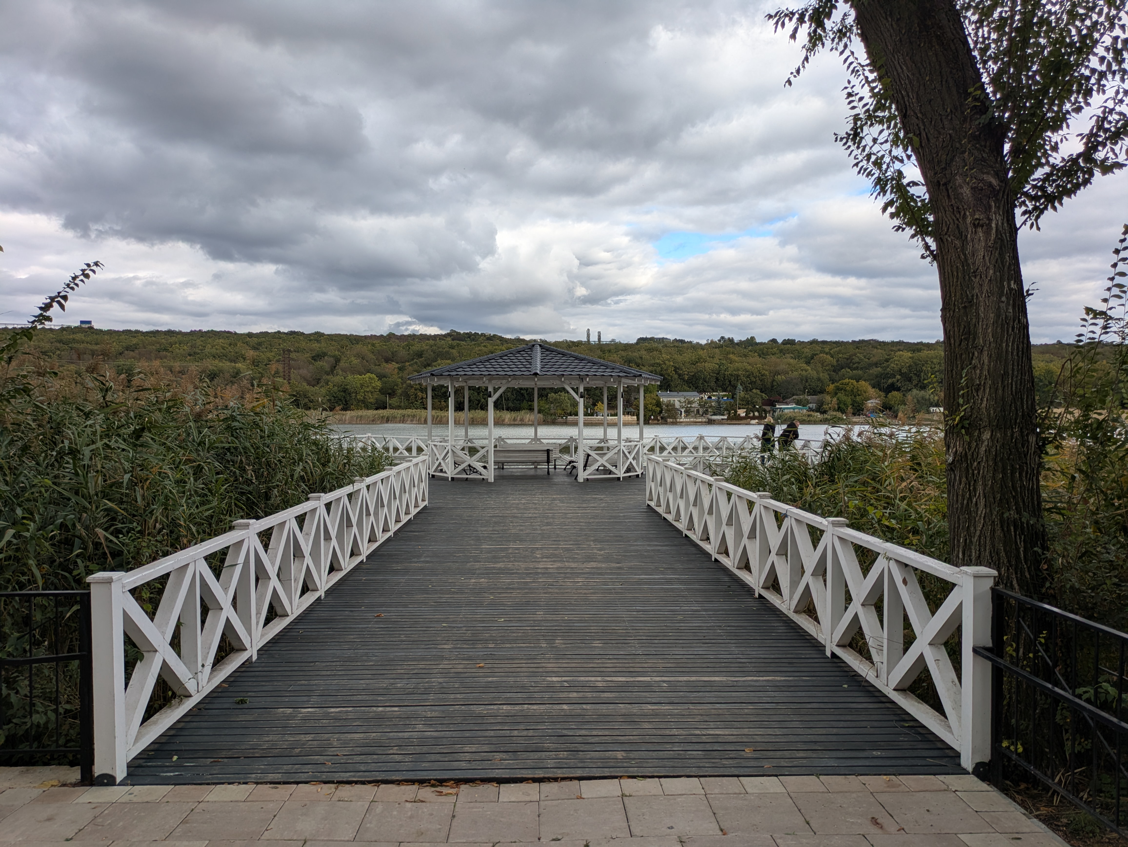 MD, Orasul Orhei, Întrarea in lac la parcul central Orhei 