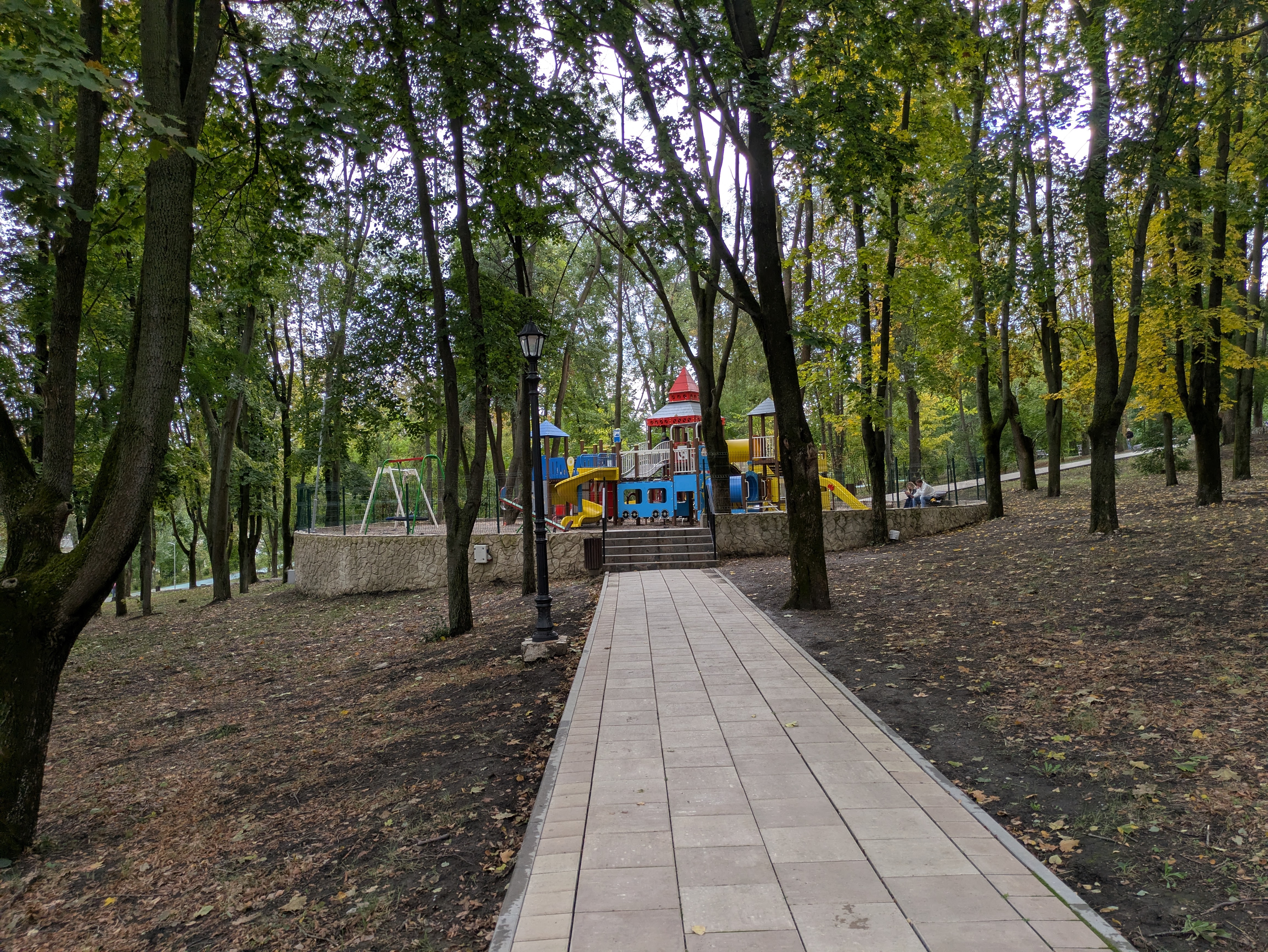 MD, Orasul Orhei, Teren de joaca pentru copii in parcul central Orhei 