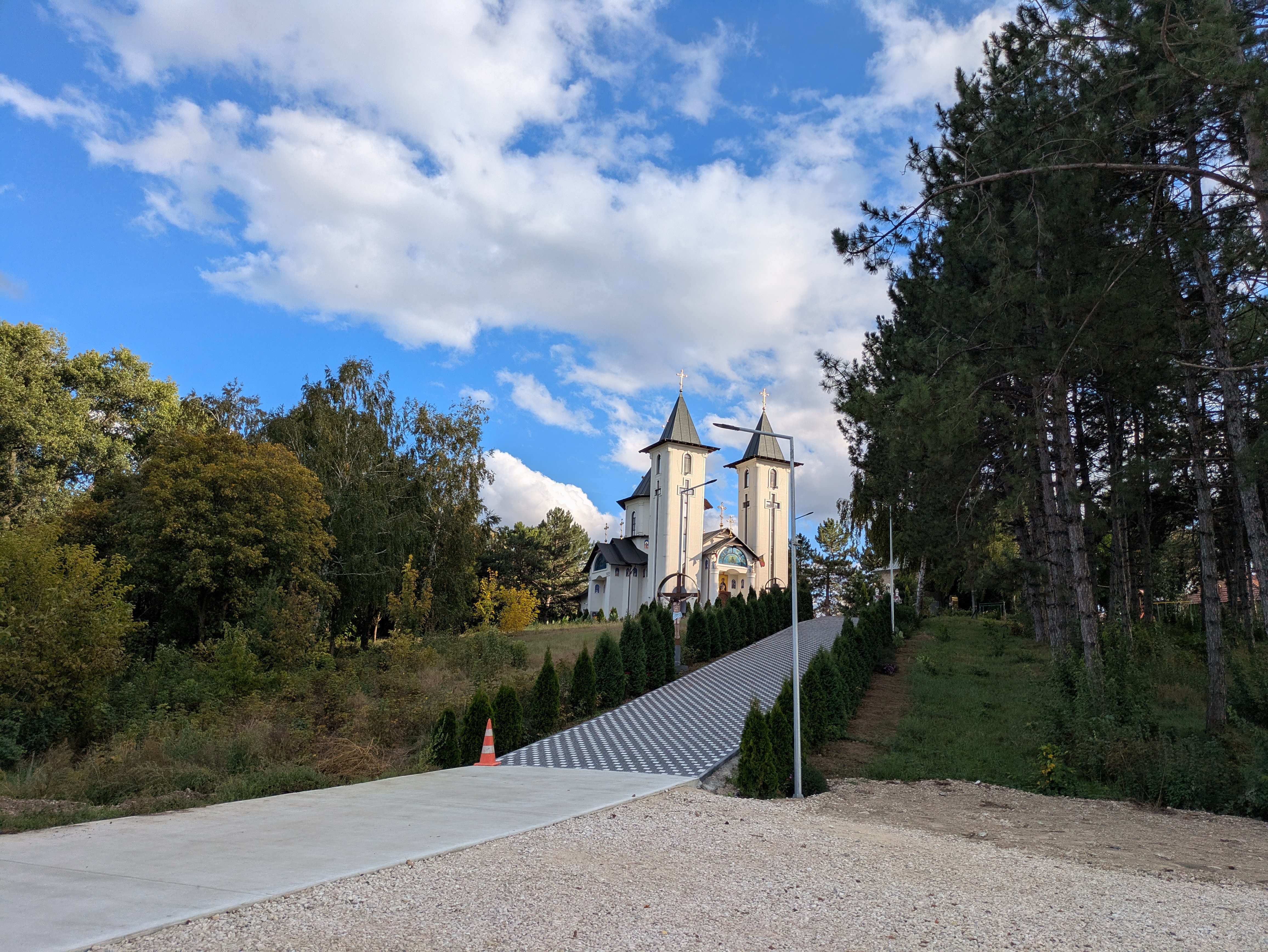 MD, Raionul Criuleni, Satul Ratuş, Biserica Ratuș la întrare 