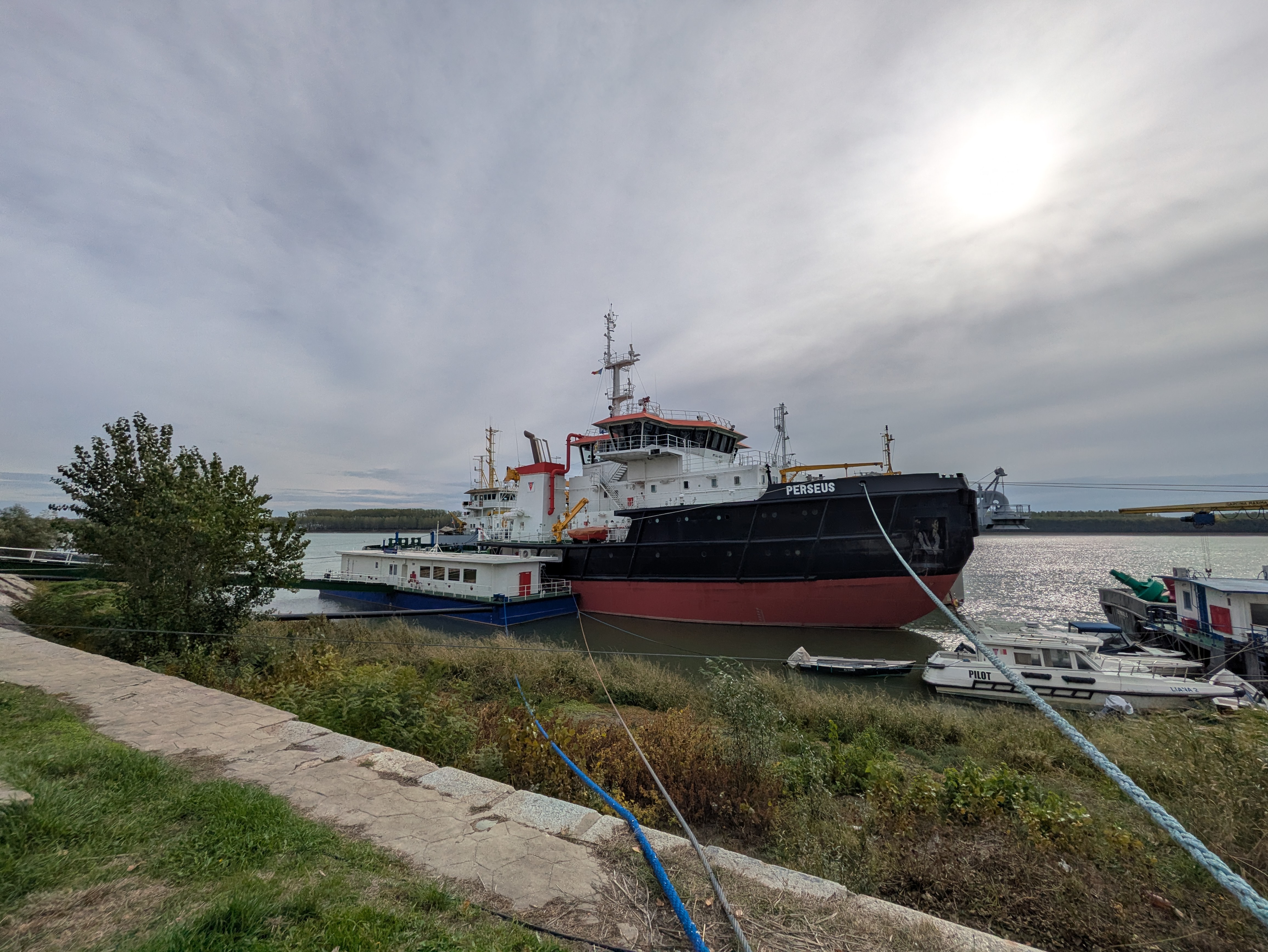 RO, Vapor Perseus pe malul Dunării la Galați 