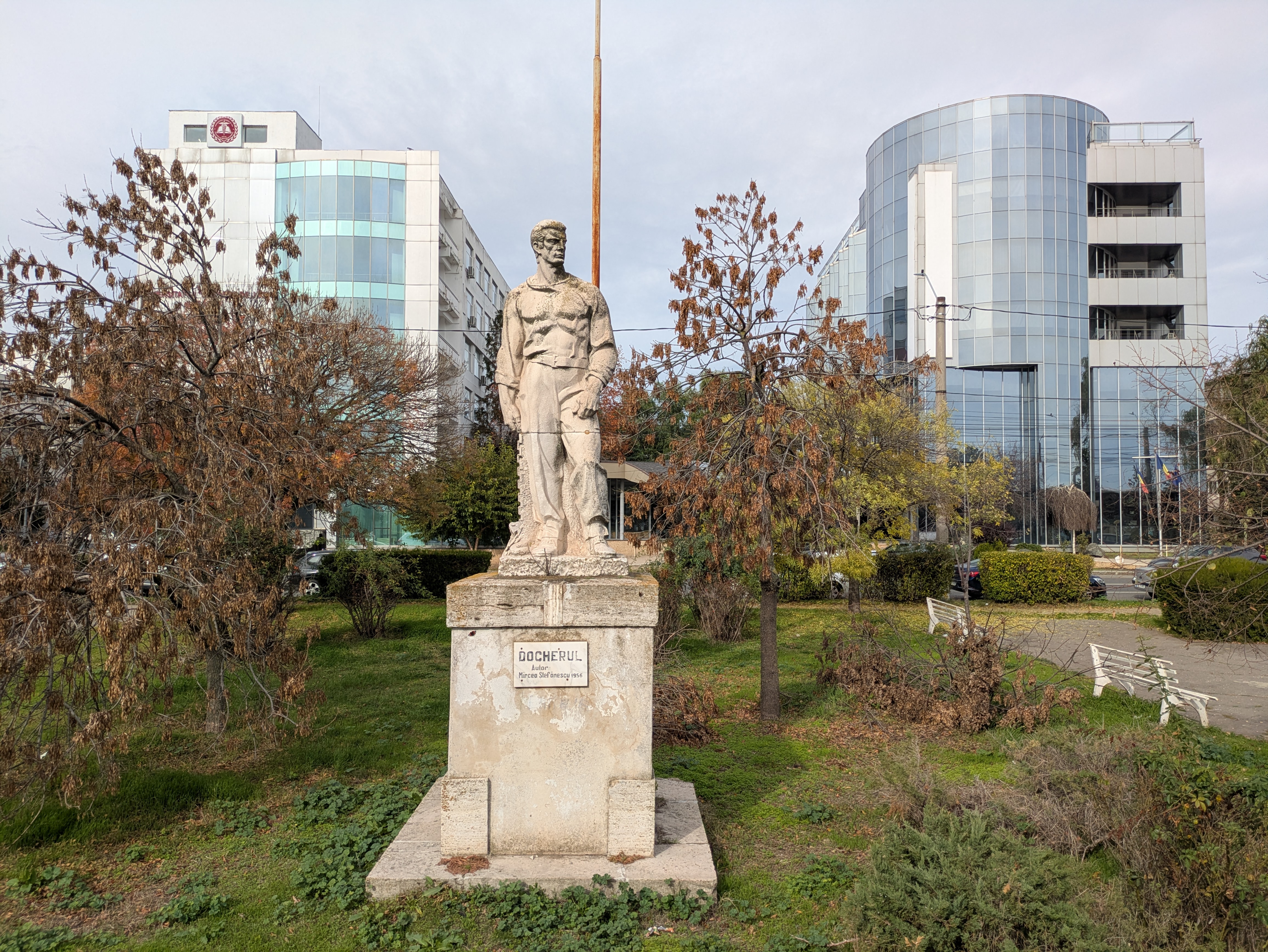 RO, Monumentul Docherul Faleza Galați