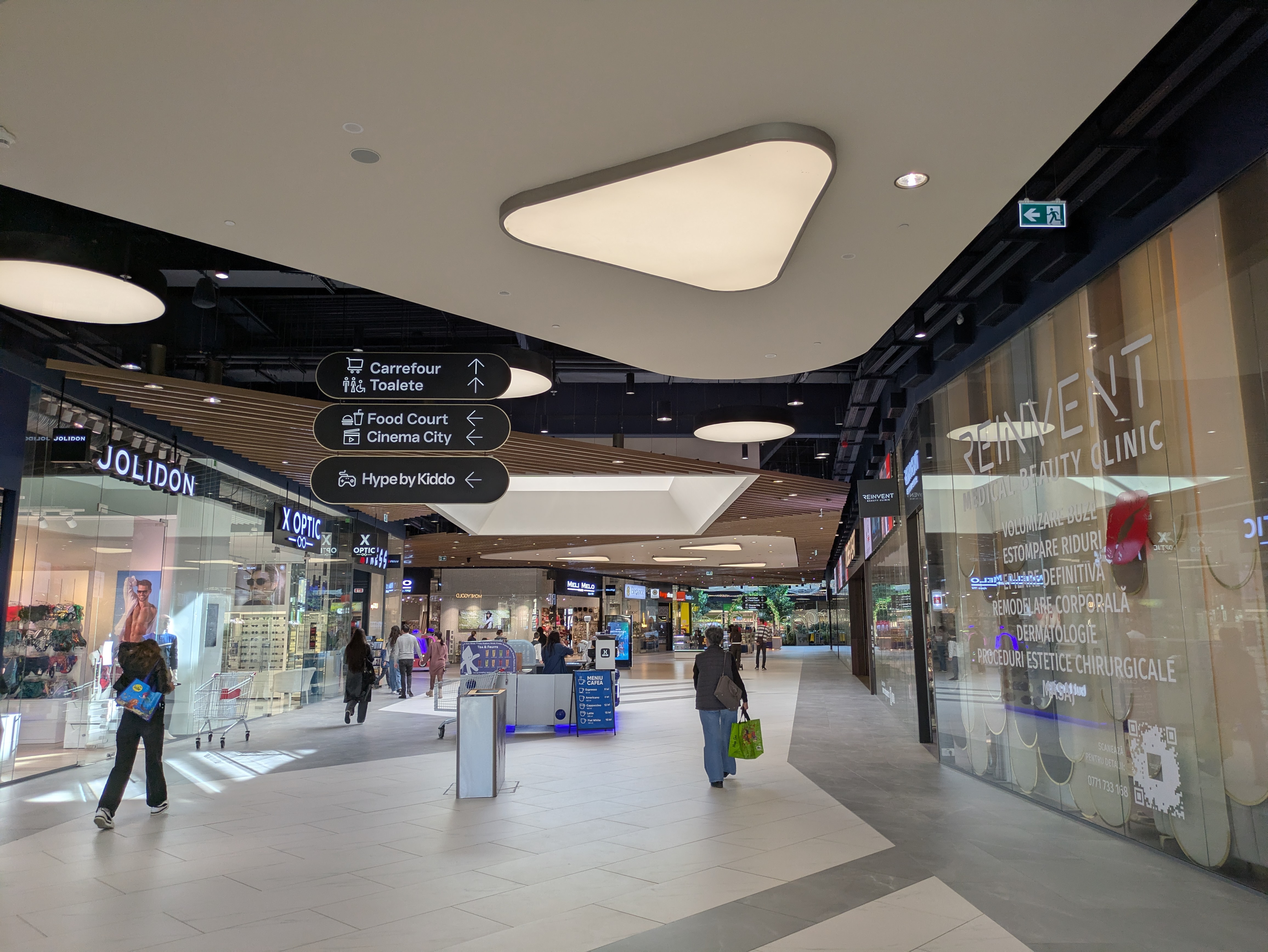 RO, Mall Moldova interior 