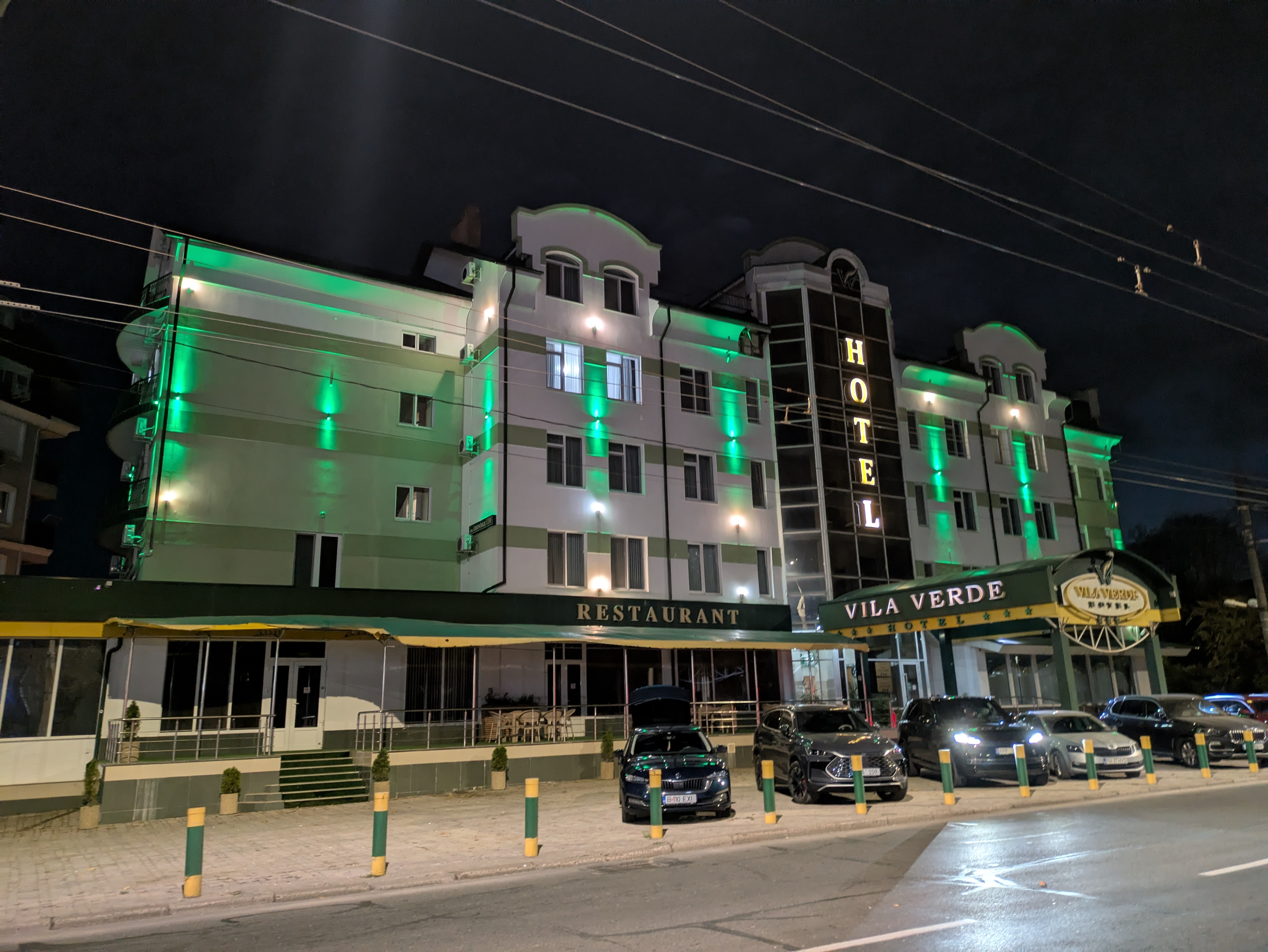 MD, Orasul Chisinau, Hotel Vila Verde, Iluminare noaptea 
