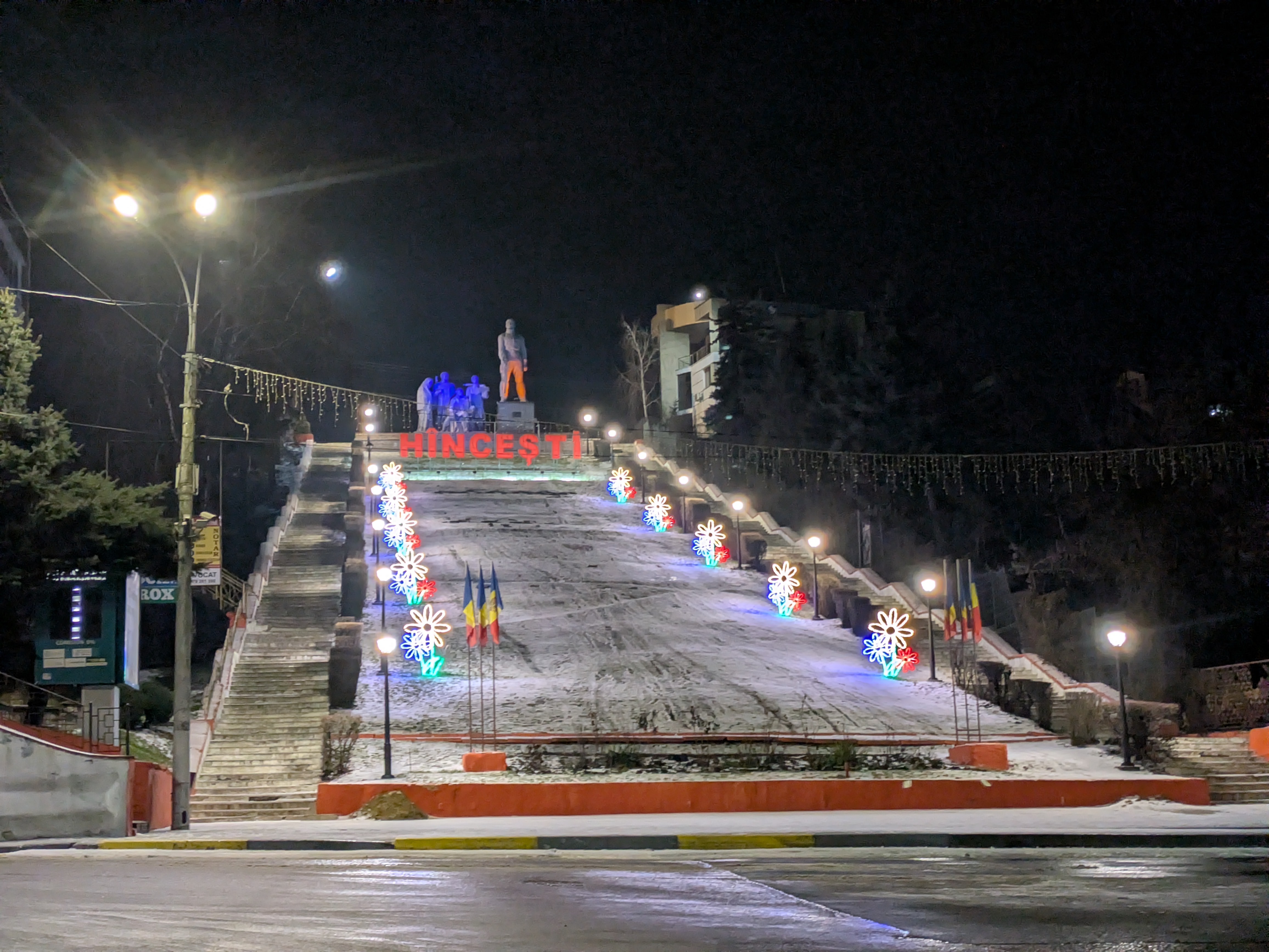 MD, Orasul Hînceşti, Monumentul Iluminat