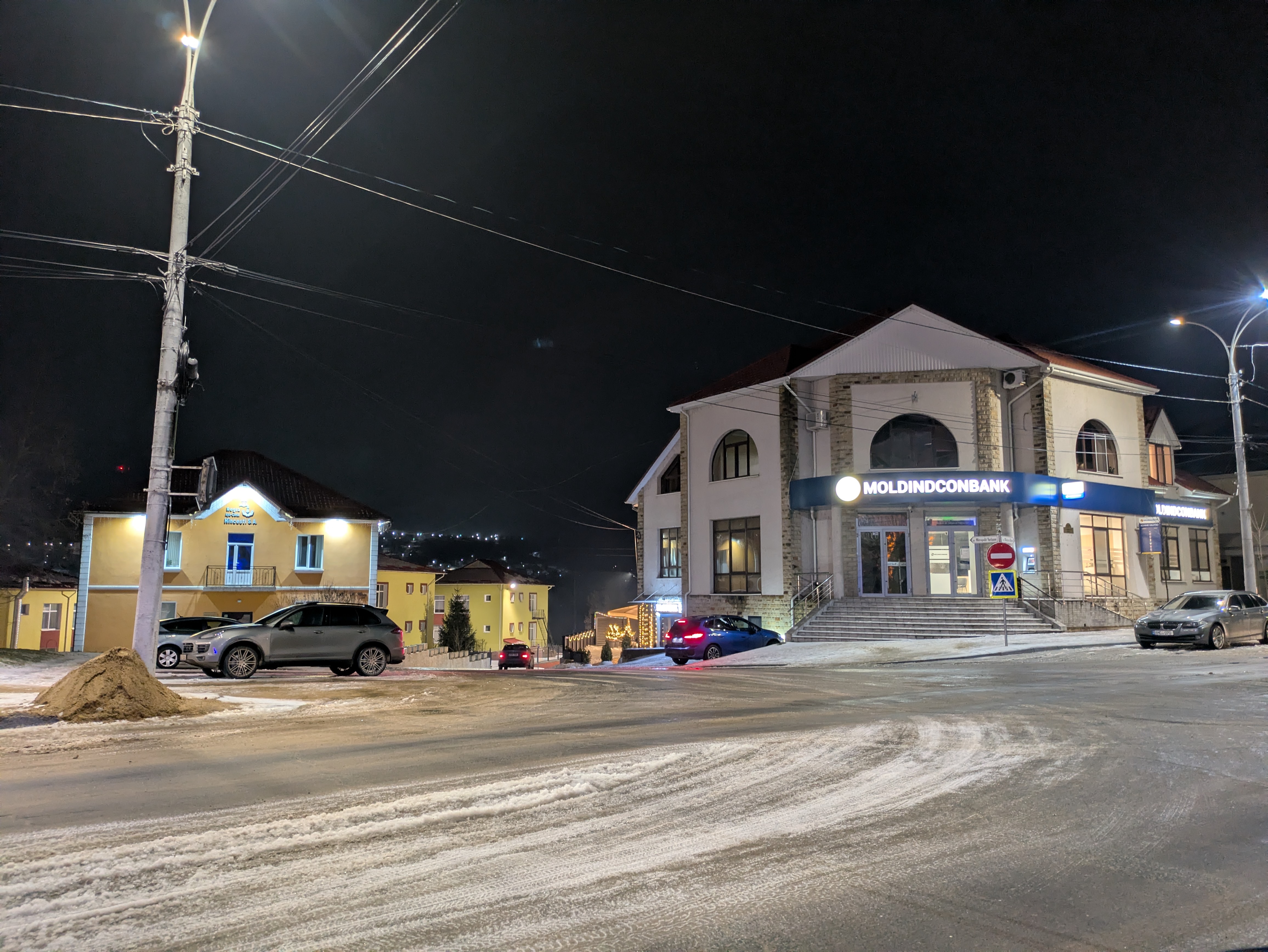 MD, Orasul Hînceşti, Moldindcombank Iluminat, Regia Apa Canal