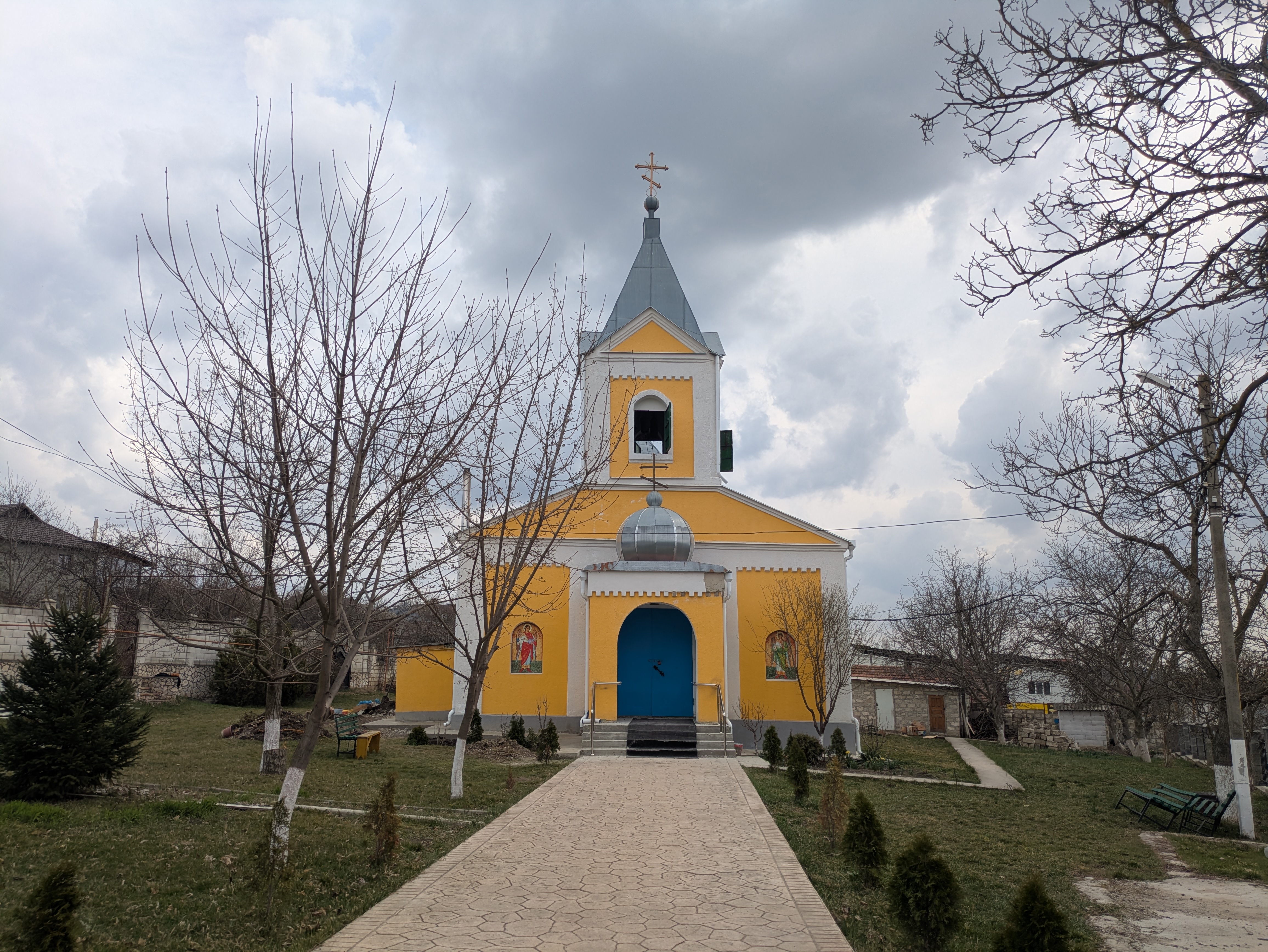 MD, Municipiul Chişinău, Satul Hulboaca, Biserica, Intrare în Biserică