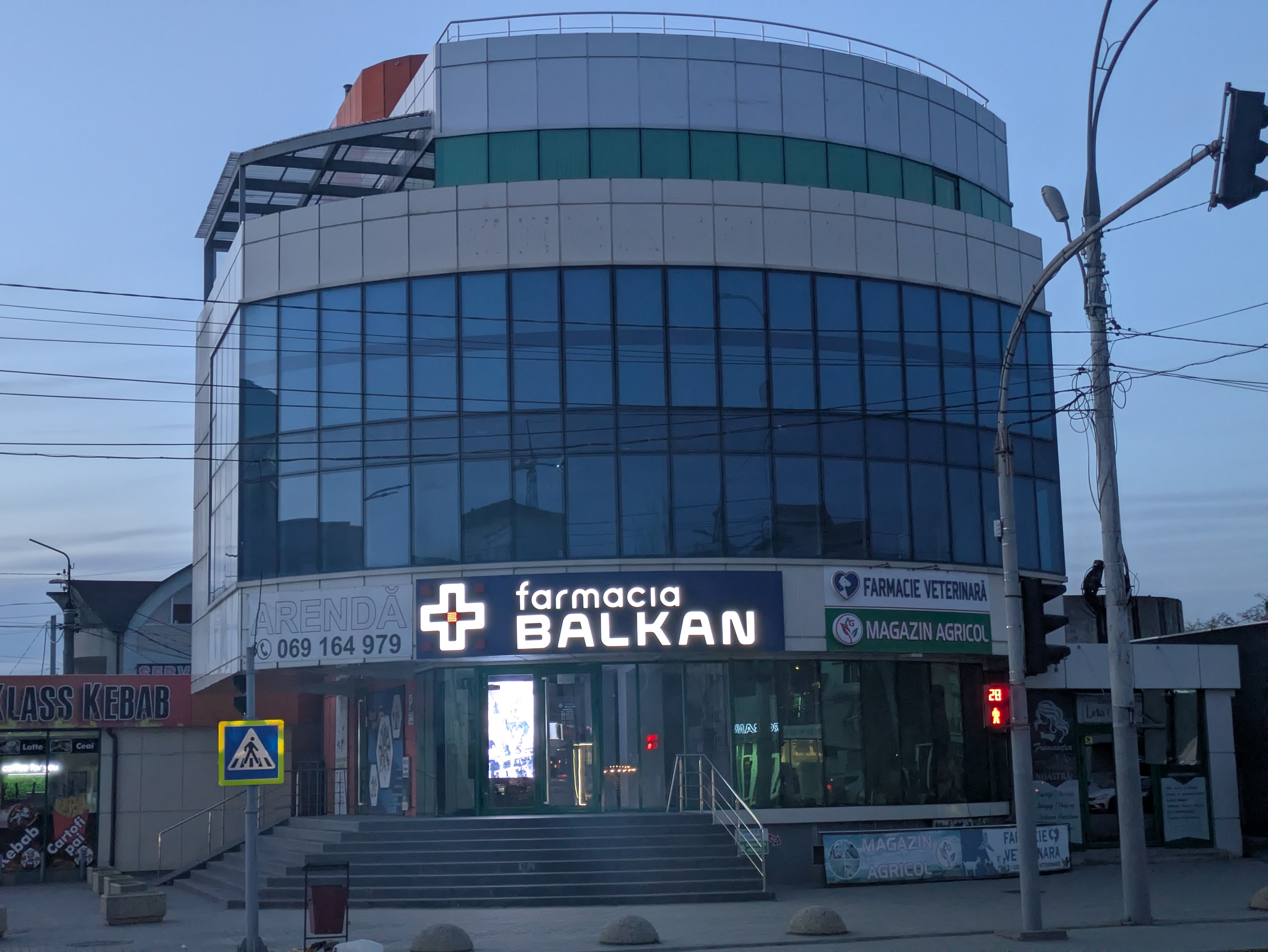 MD, Orasul Hînceşti, Farmacia Balkan, Klass Kebab