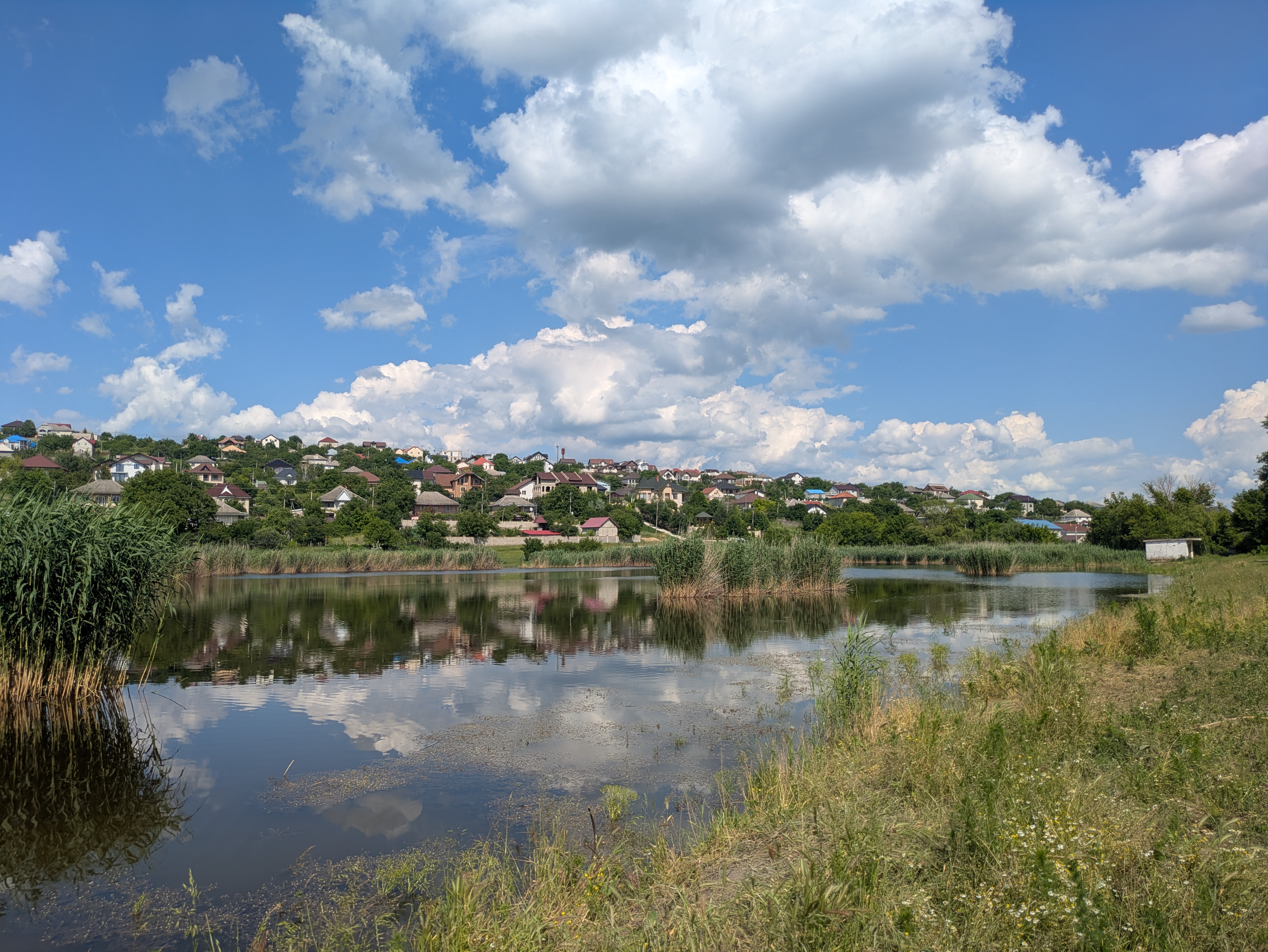 MD, Orasul Hincesti, Iazul nr 3 cu vedere spre Orasul Hancesti