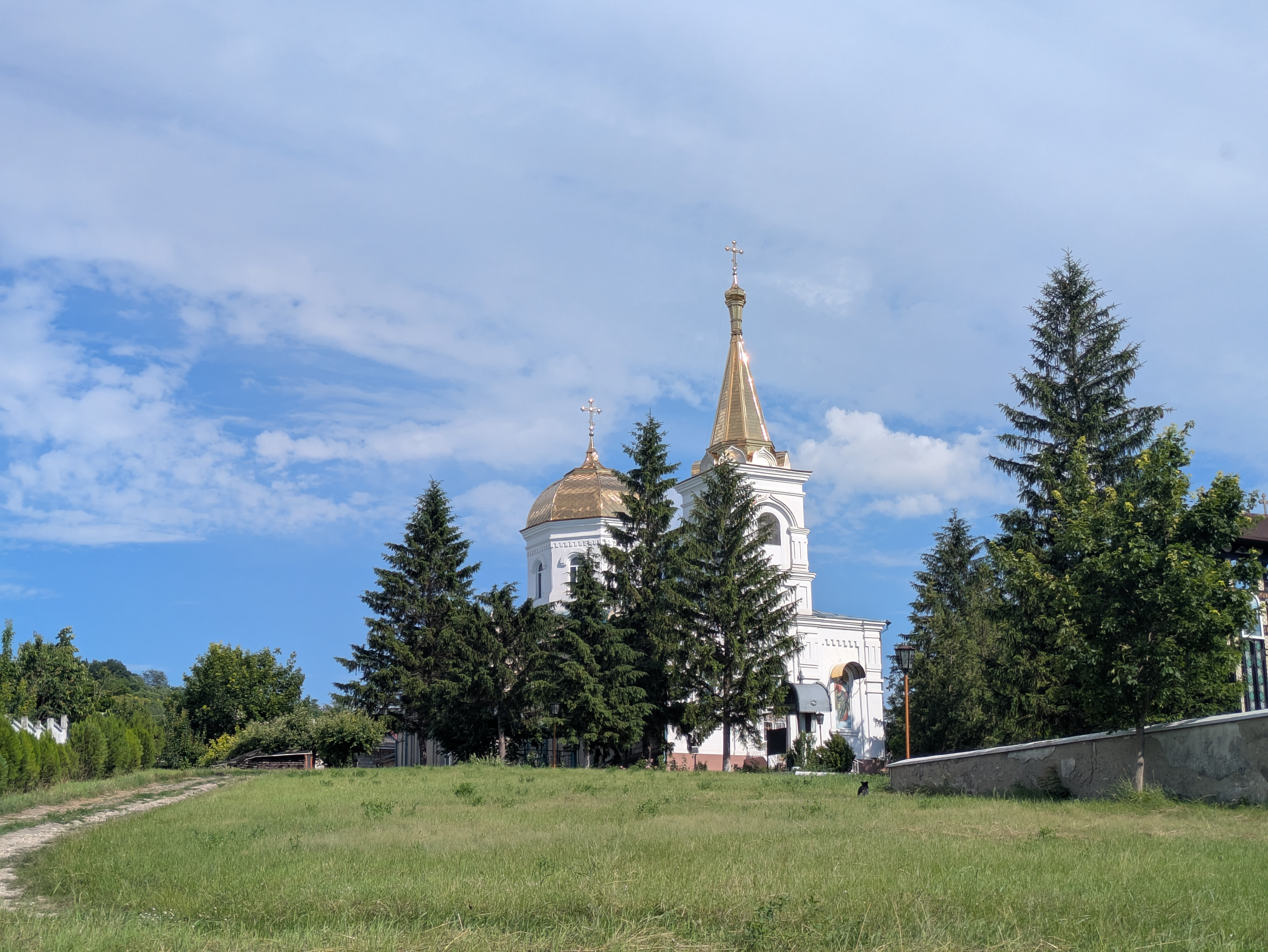 MD, District Hincesti, Satul Carpineni, Biserica din Carpineni