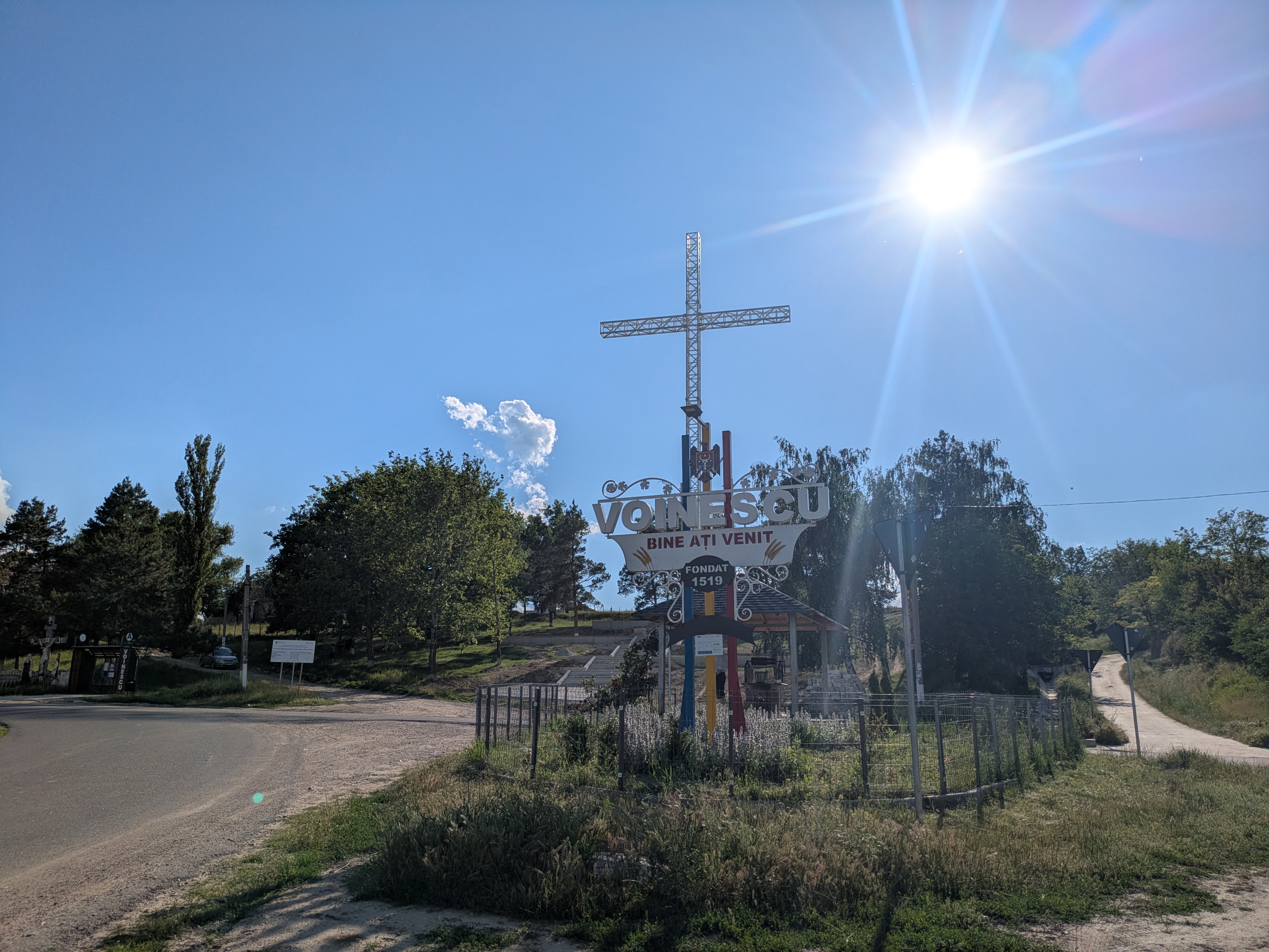 MD, Raionul Hînceşti, Satul Voinescu, Crucea la intrarea in satul Voinescu