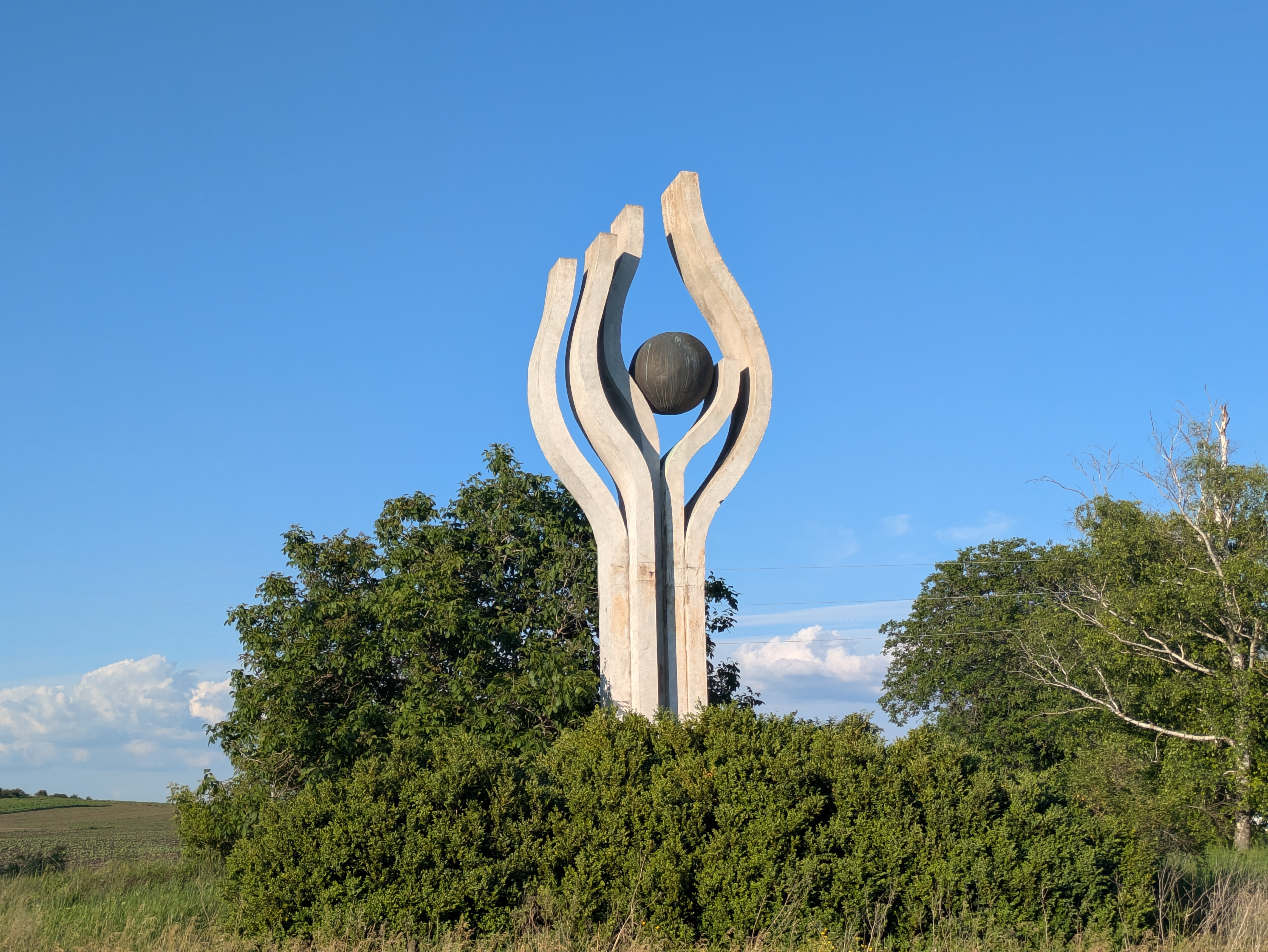 MD, District Hincesti, Satul Ivanovca, Monument CSI