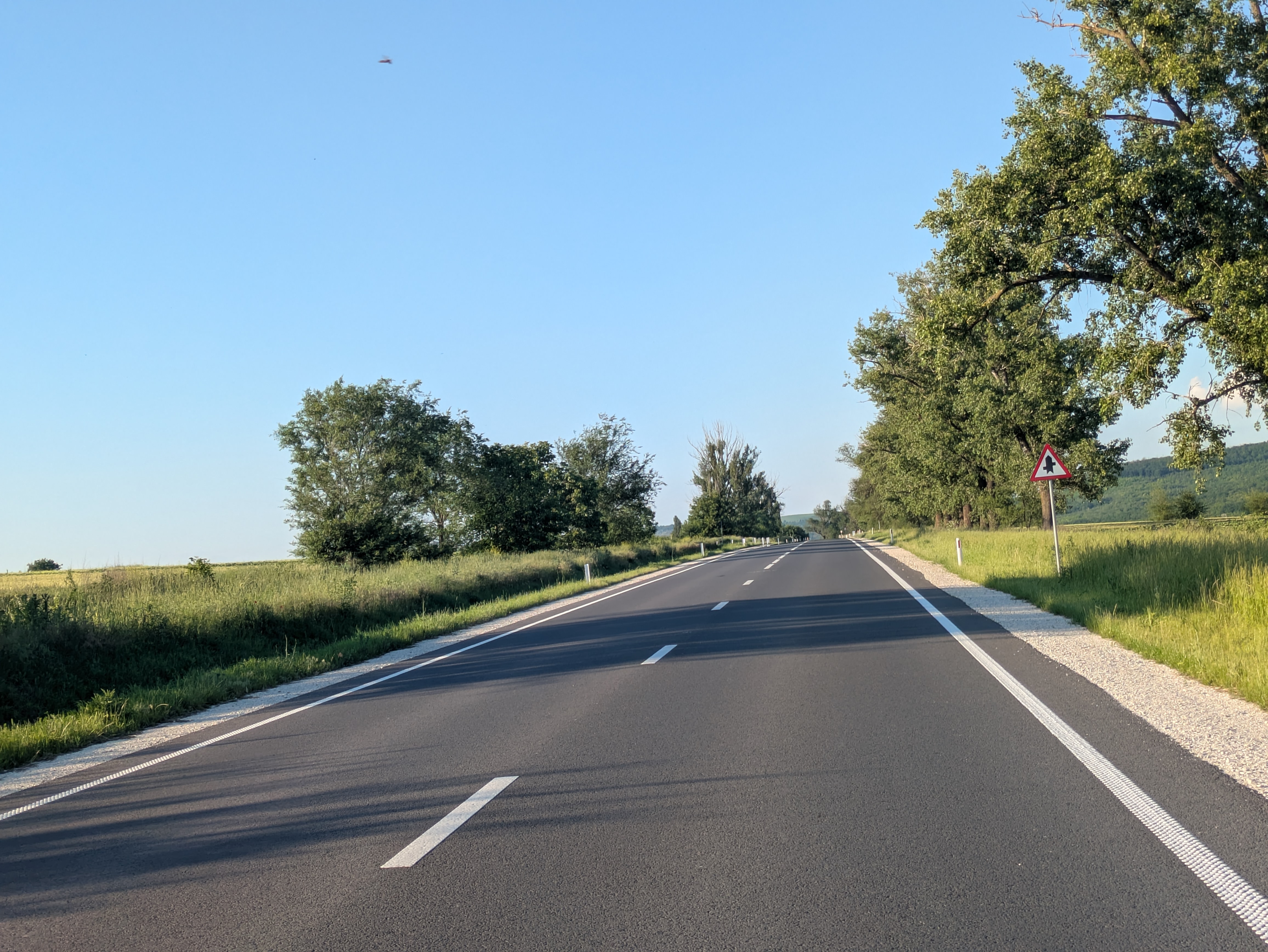 MD, District Hincesti, Satul Onesti, Drumul Leuseni - Hancesti dupa reparatie