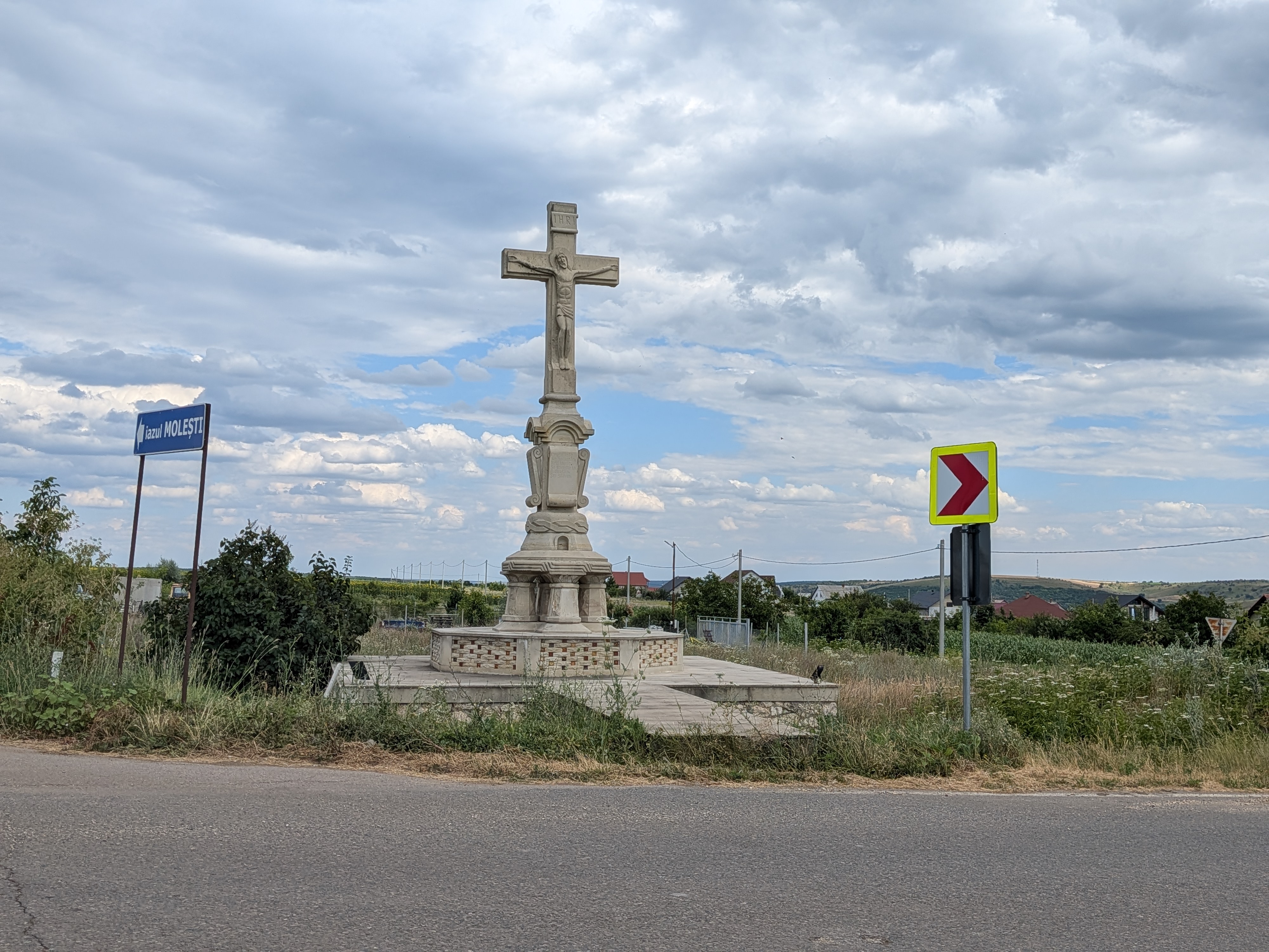MD, Raionul Ialoveni, Satul Moleşti, Rastignire la intrarea in sat