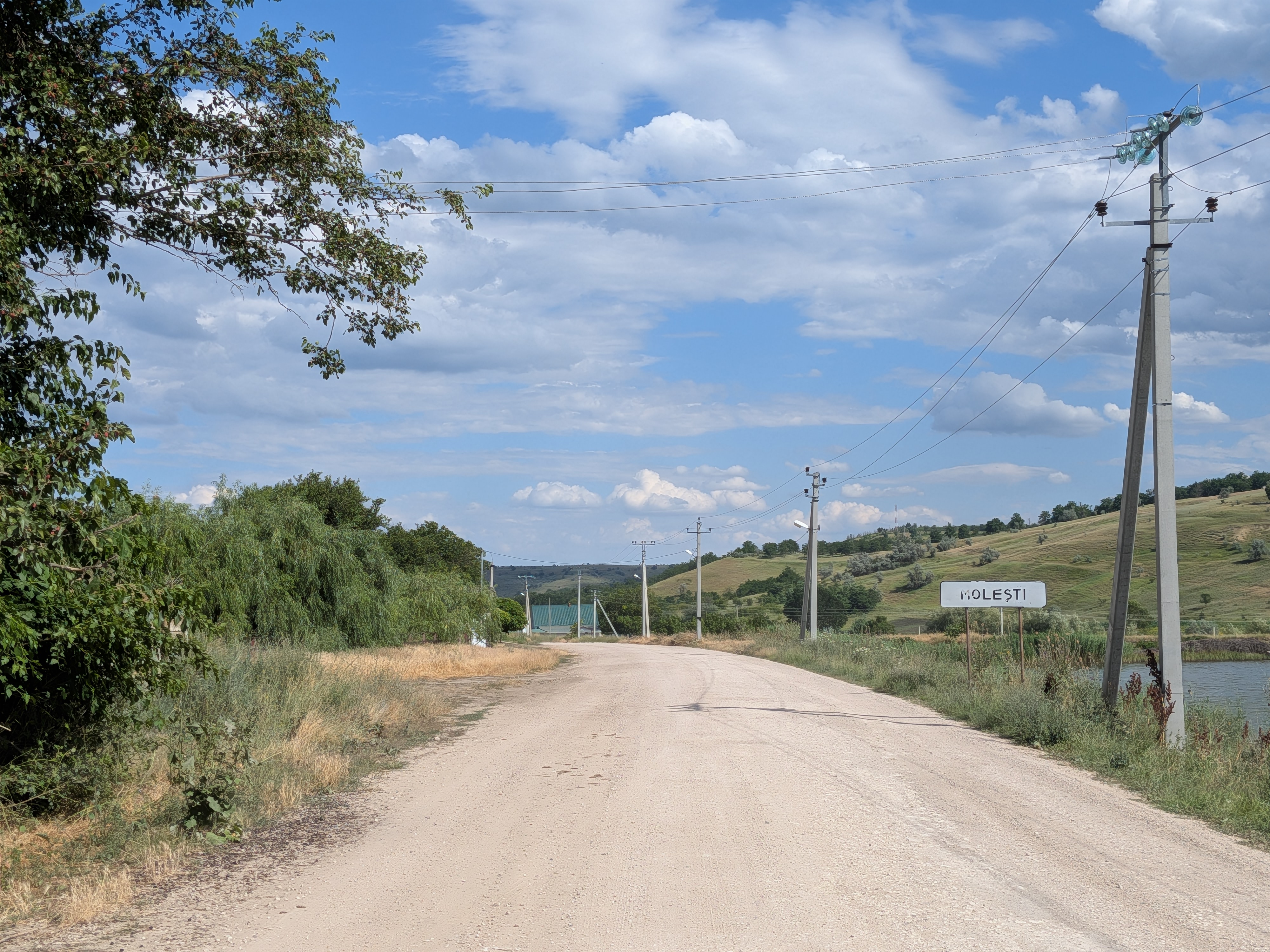 MD, Район Ialoveni, Satul Molesti, Drumul G104 Intrarea in satul Molesti