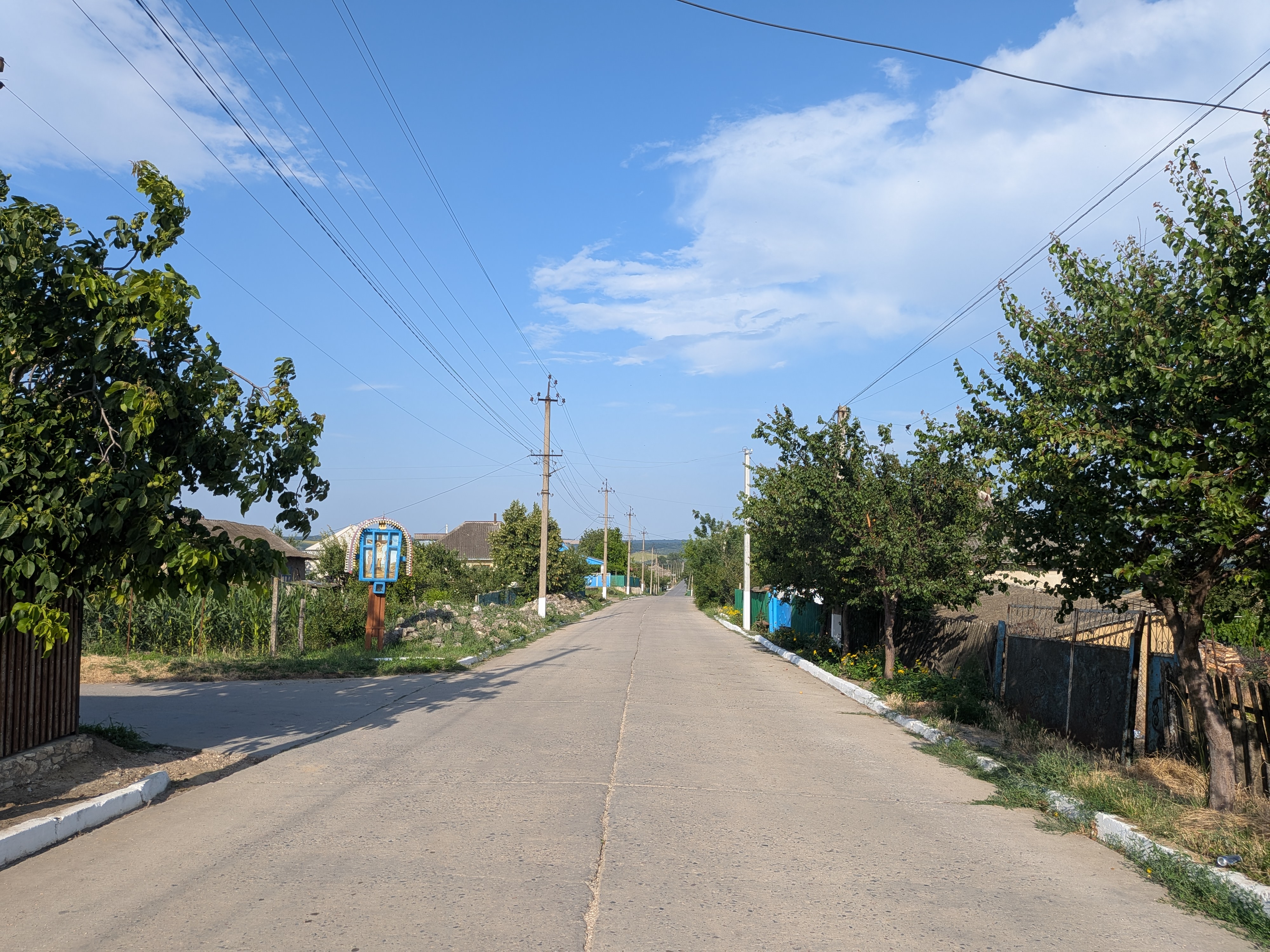 MD, Raionul Cimişlia, Satul Sagaidac, Drumul G122.1 betonat in centrul satului Sagaidac