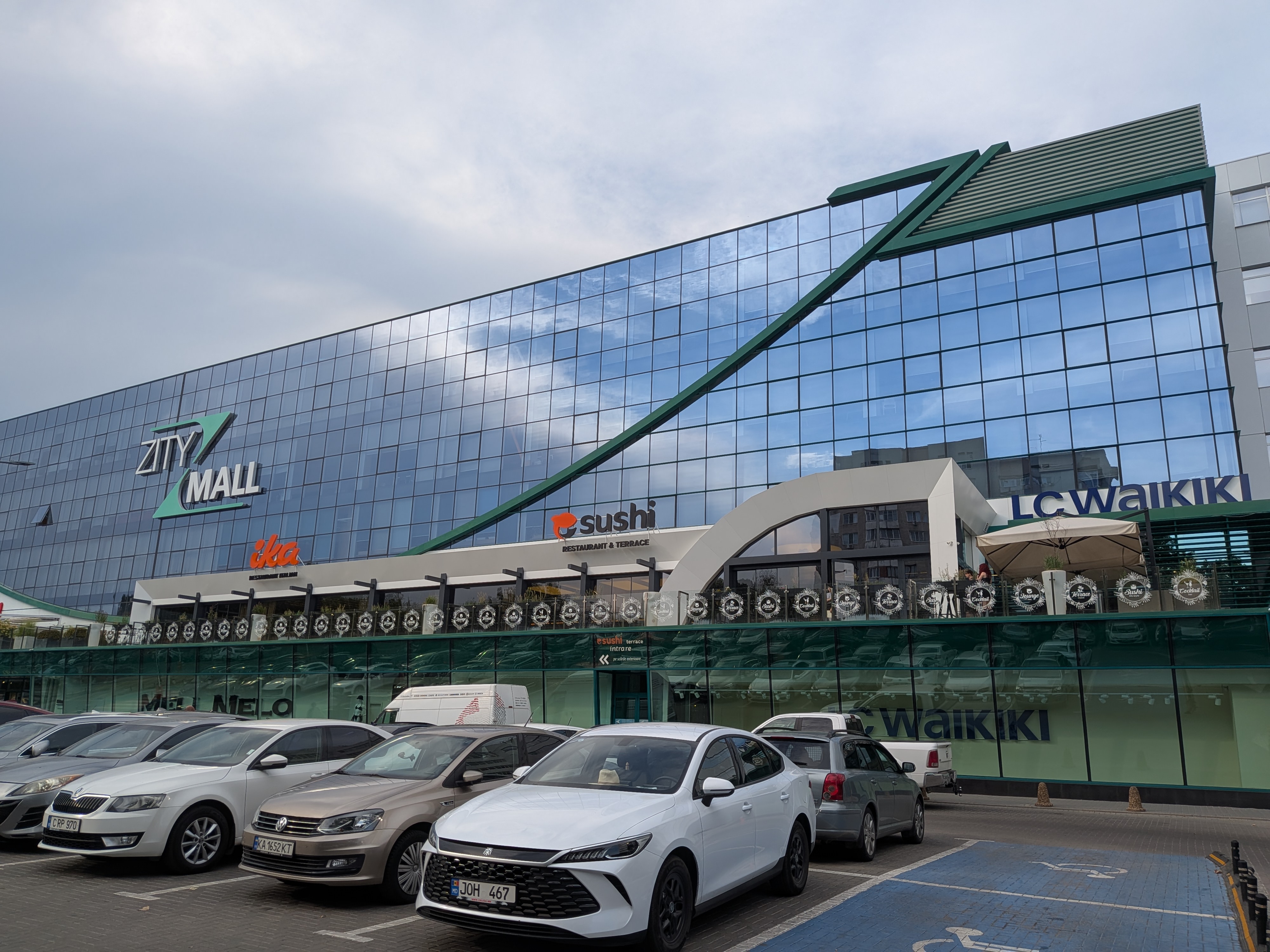 MD, Orasul Chişinău, Zity Mall, Ika, Suchi, LC Waikiki