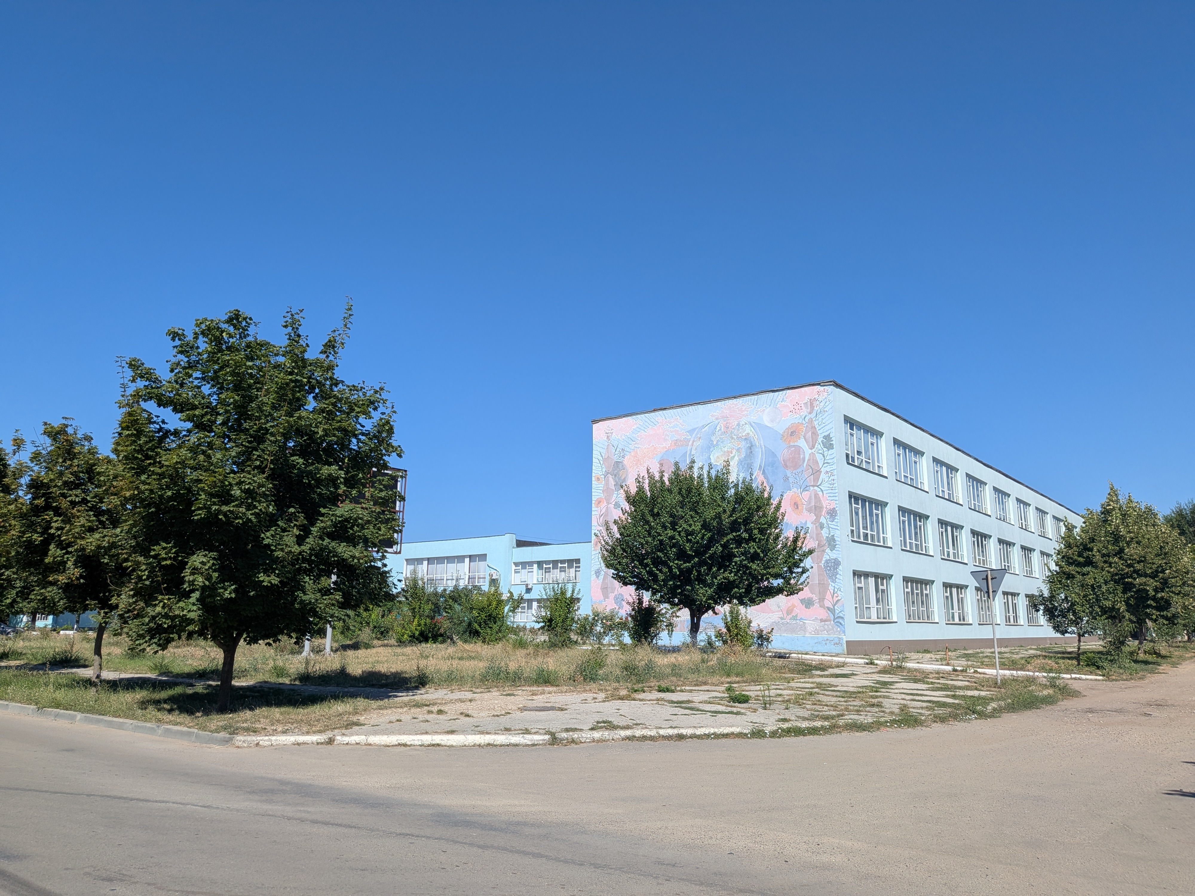 MD, Orasul Cahul, Liceul Teoretic Piotr Rumeantev, Vedere din Parcul Central