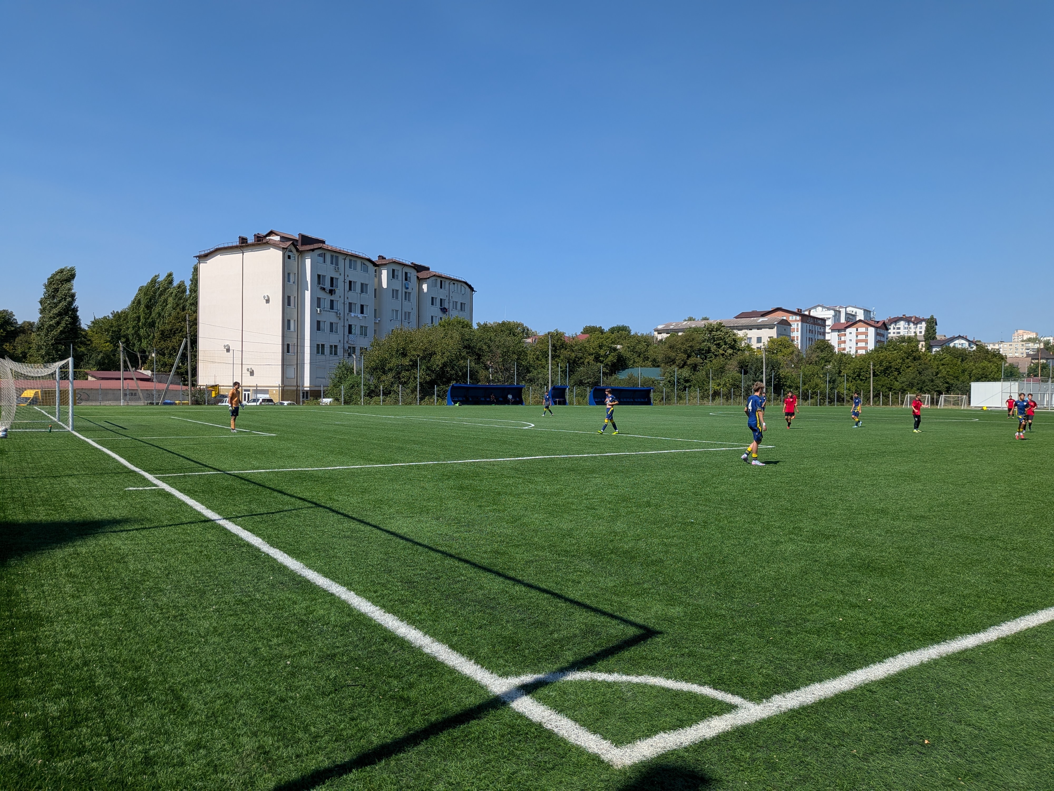 MD, Orasul Ialoveni, Bancile pentru jucatori, antrenori si arbitri
