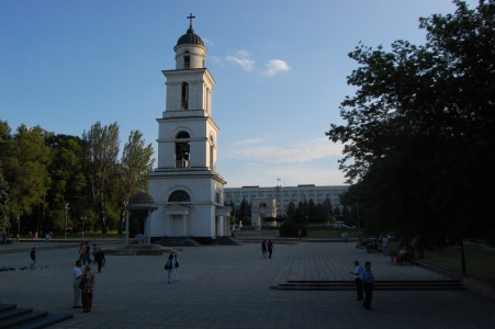 MD, Orasul Chisinau, Clopotniţa Catedralei Naşterea Domnului, Scuarul Catedralei Naşterea Domnului