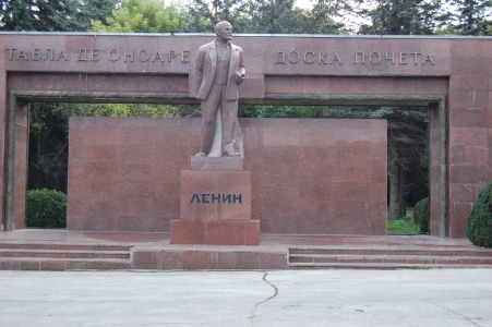 MD, Orasul Chişinău, Moldexpo, Monument lui Lenin, Tabla de onoare