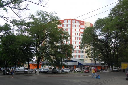 MD, Orasul Chisinau, Intersecția străzilor Hîncești și Docuceaev, Supermarket Nr 1