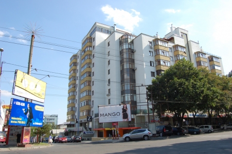 MD, Orasul Chişinău, Intersecția străzii Decebal cu strada Constantin Brăncuși