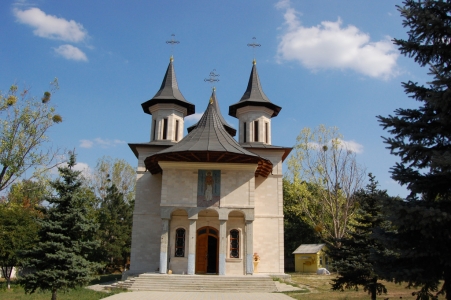 MD, Orasul Chişinău, Biserica la intersectia strazilor Decebal si Zelinschi, Intrarea in Biserica