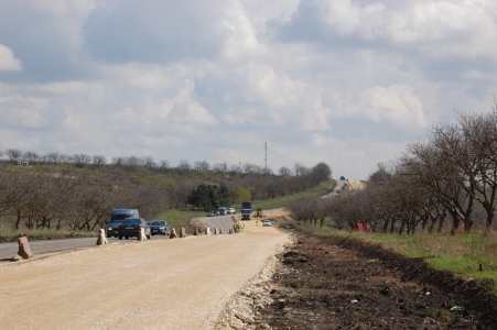 MD, Orasul Hînceşti, Drumul Chisinau-Hincesti in reconstructie
