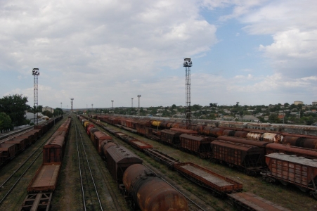 MD, Orasul Basarabeasca, Gara, vagoane in gara, trenuri in gara, vedere de pe pod