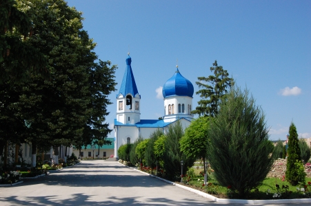 MD, Raionul Călăraşi, Satul Frumoasa, In curtea manastirii Frumoasa