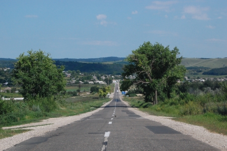 MD, Raionul Hînceşti, Satul Lăpuşna, Intrarea in sat, Drumul R33