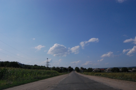 MD, Raionul Hînceşti, Satul Logăneşti, Drumul R44 Hincesti - Calarasi, La intrarea in satul Loganesti