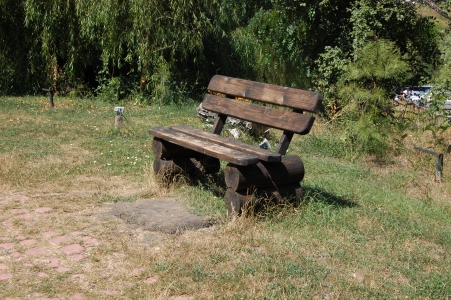 MD, Municipality Chisinau, Satul Colonita, Scaun din lemn la Poiana Bradului 