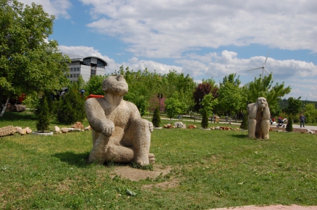 MD, Orasul Chişinău, Sculpturi din parcul UTM