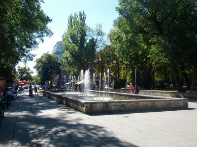 MD, Orasul Chisinau, Havuzul din scuarul Catedralei Nasterea Domnului