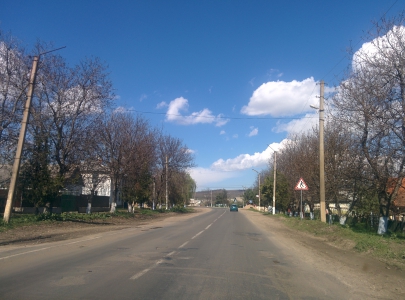 MD, Raionul Leova, Satul Cneazevca, Drumul R34, Prin sat