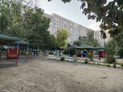 MD, Orasul Chişinău, Teren de joaca pentru copii la Liceul Orizont 