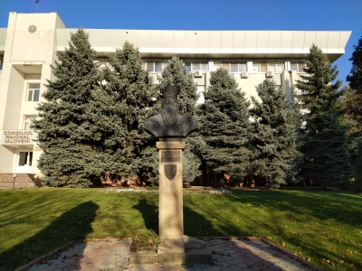 MD, Orasul Ialoveni, Monument lui Alexandru cel Bun