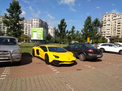 RO, Bucuresti, Lamborghini la parcare