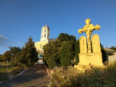 MD, Raionul Dubăsari, Satul Molovata, La Întrarea în Biserică