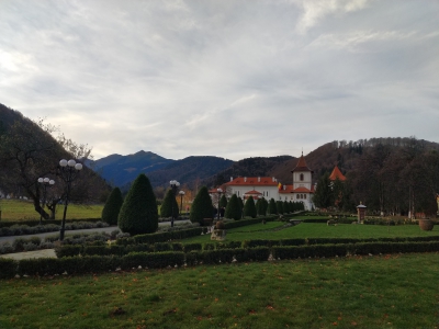 RO, Vedere de la poarta Manastirii Brancoveanu