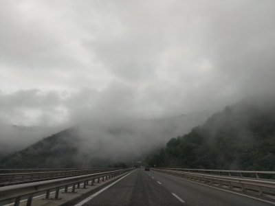 BG, Munții Balcani pe Autostrada A2 în Bulgaria